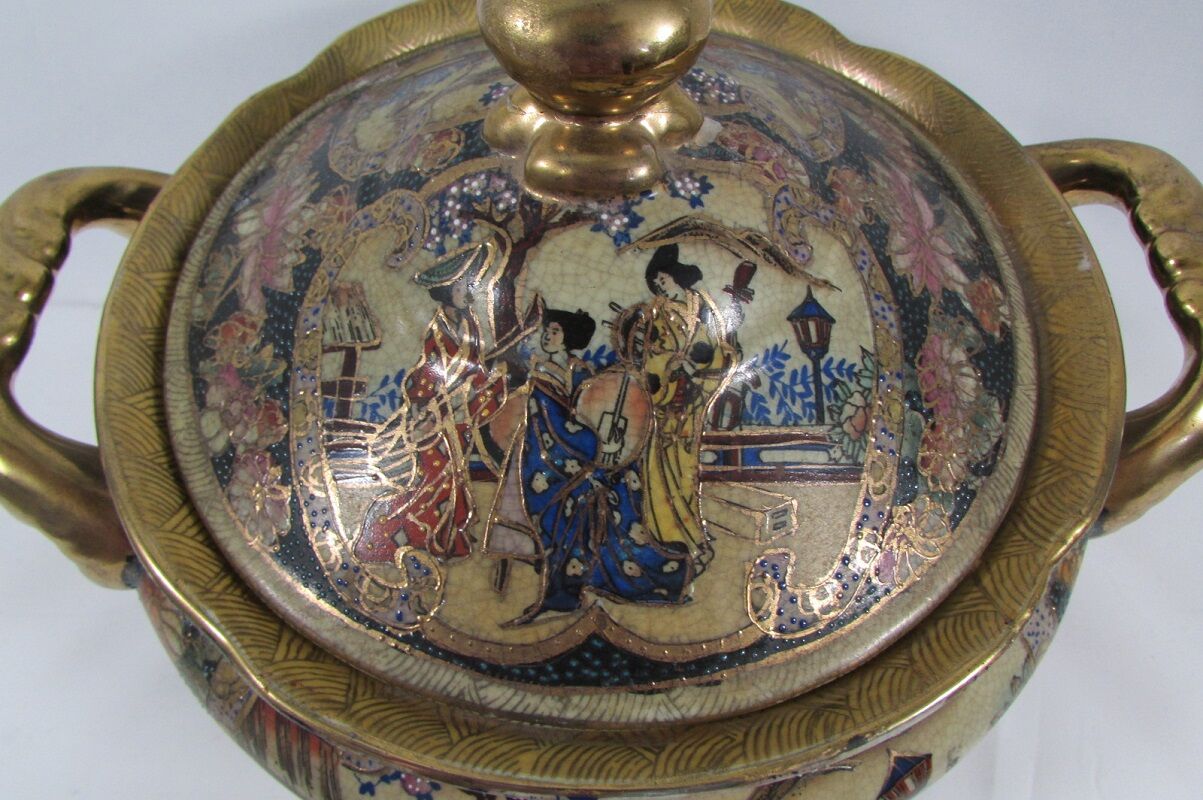 Soup tureen, hollow dish with Satsuma Japan lid