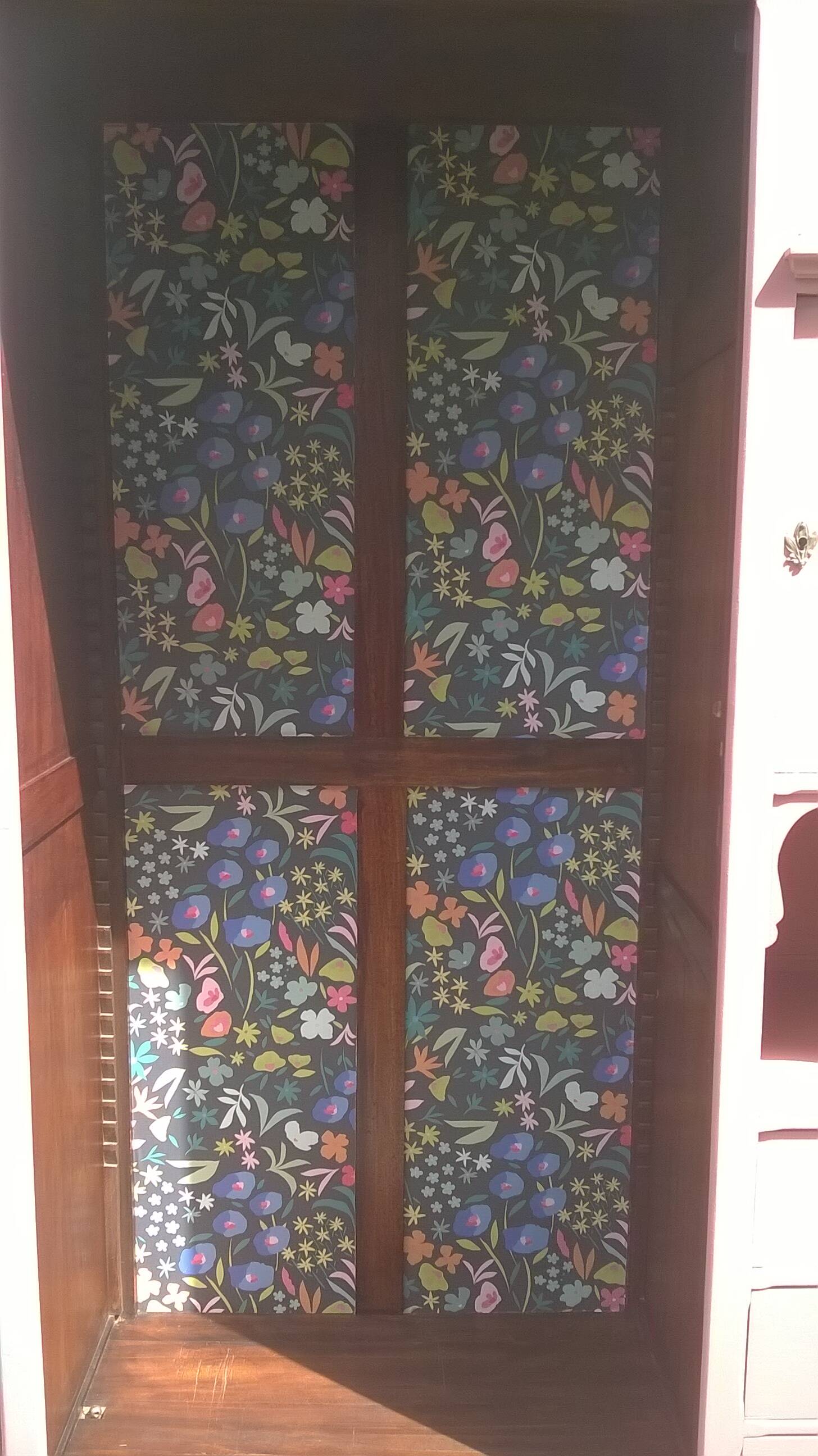 Parisian hotel wardrobe year 1900