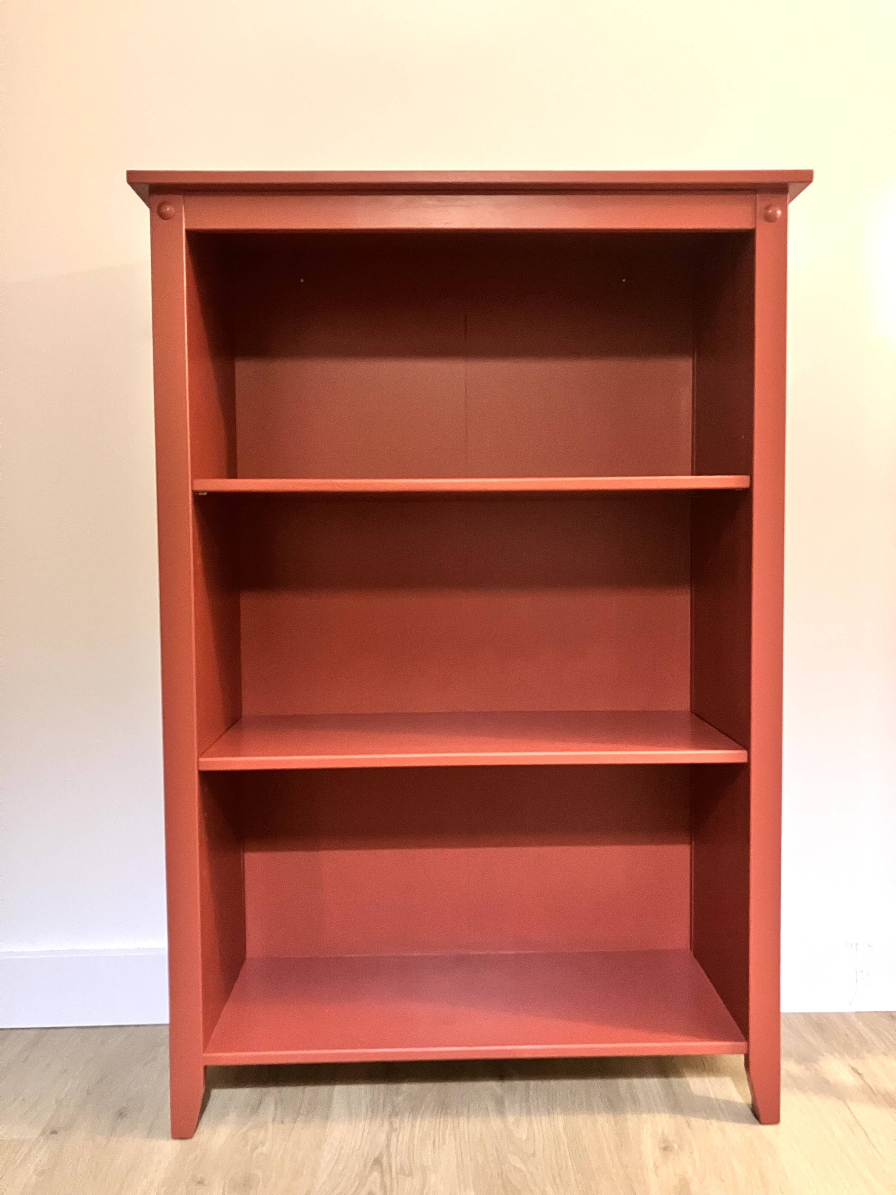 Library, pine bookshelves