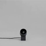 Lampe de table pivotante, projecteur en métal bronze patiné, œuvre contemporaine.