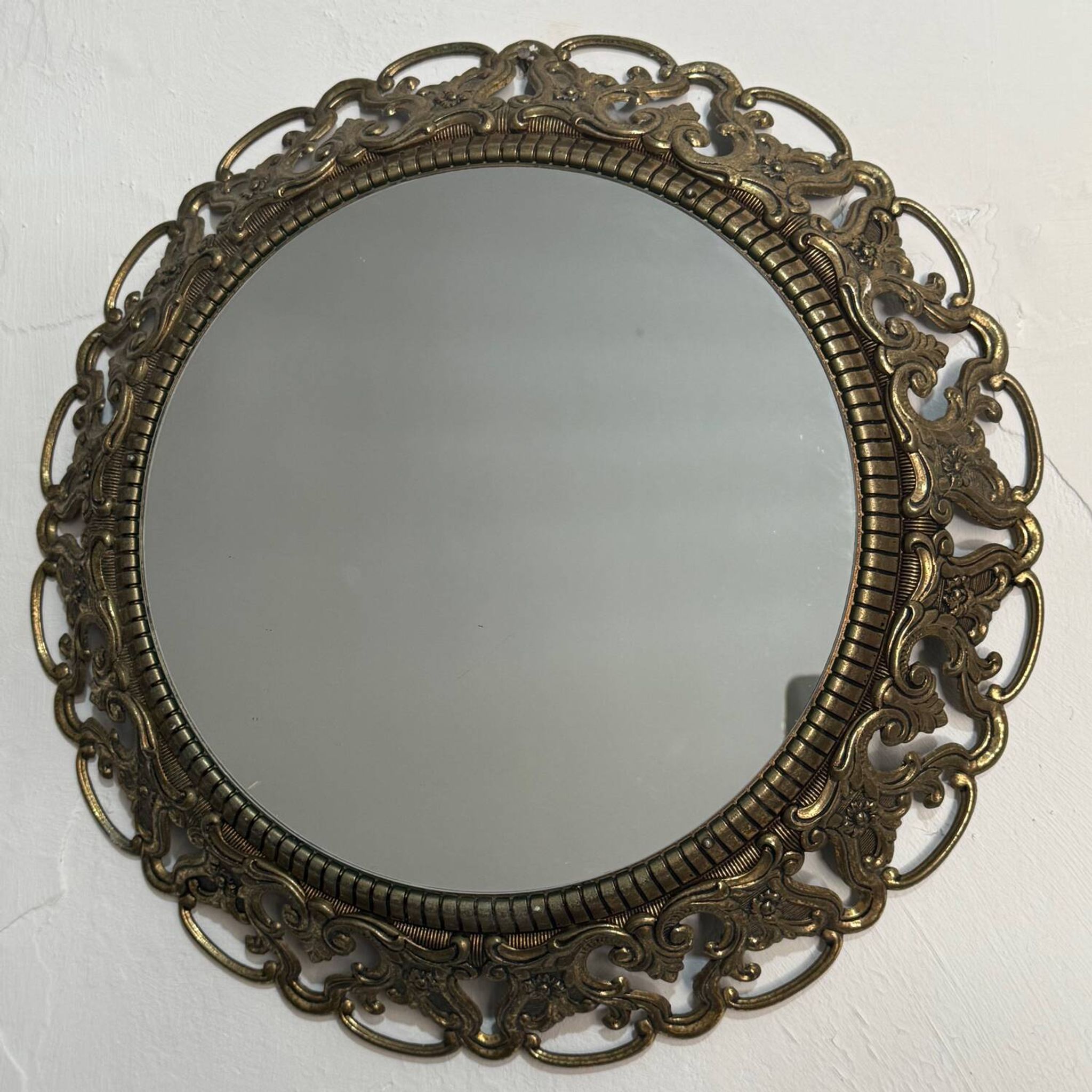 Round brass mirror from the 70s