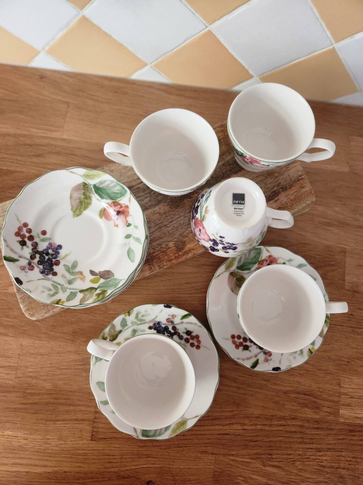 Set of fine porcelain tea cups & saucers 222 FIFTH "Wild Flower"