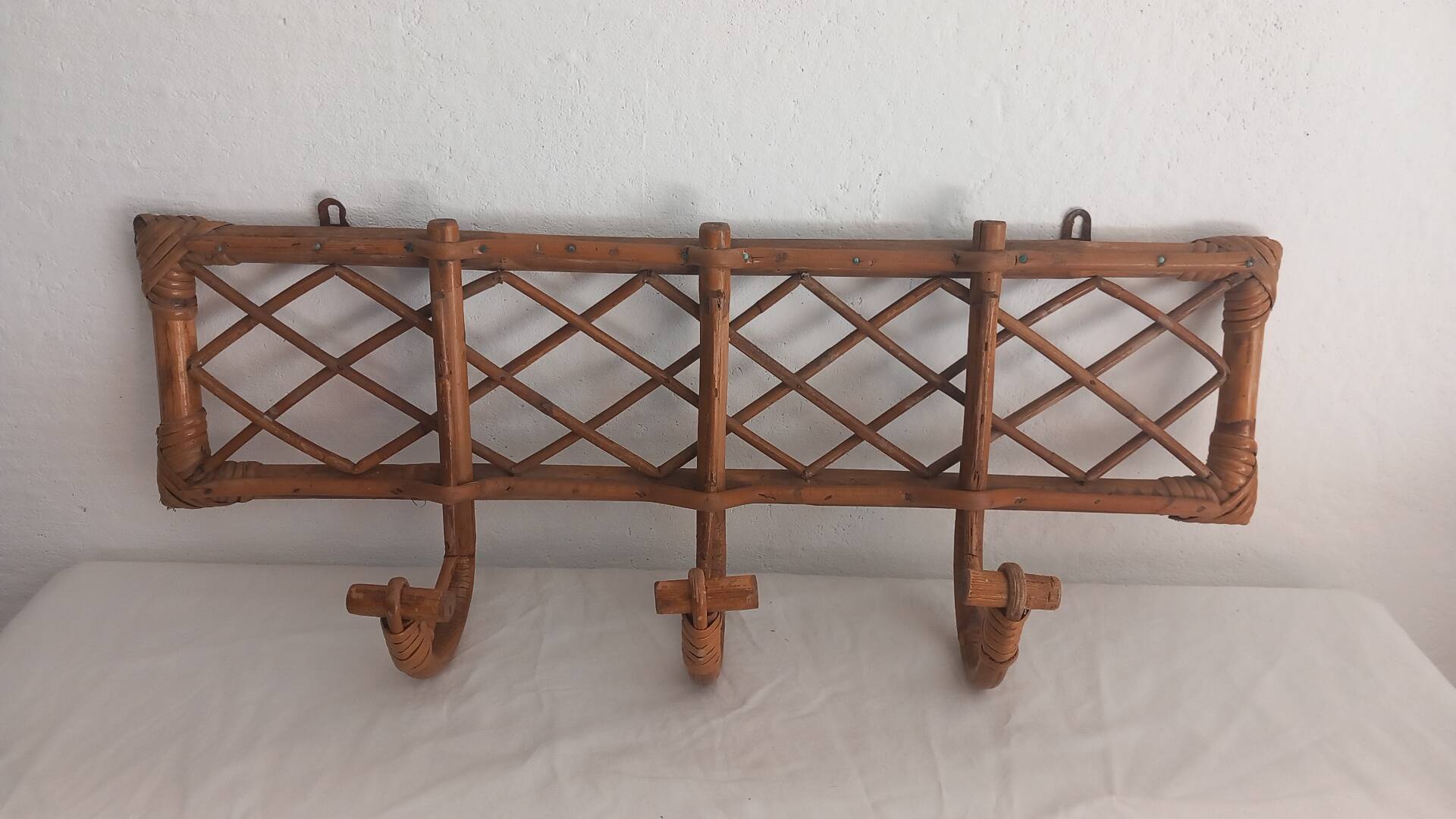 Vintage wall coat rack in rattan and bamboo – 1960s/70s