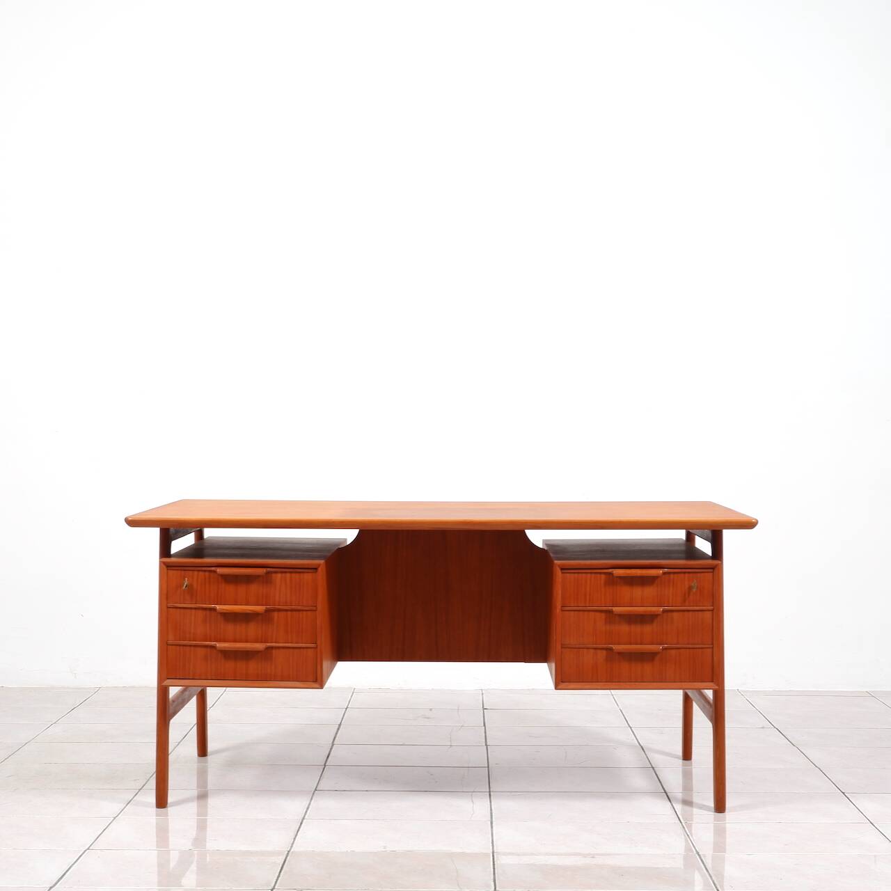 Teak writing desk „No. 75“ by Gunni Omann for Omann Jun Møbelfabrik