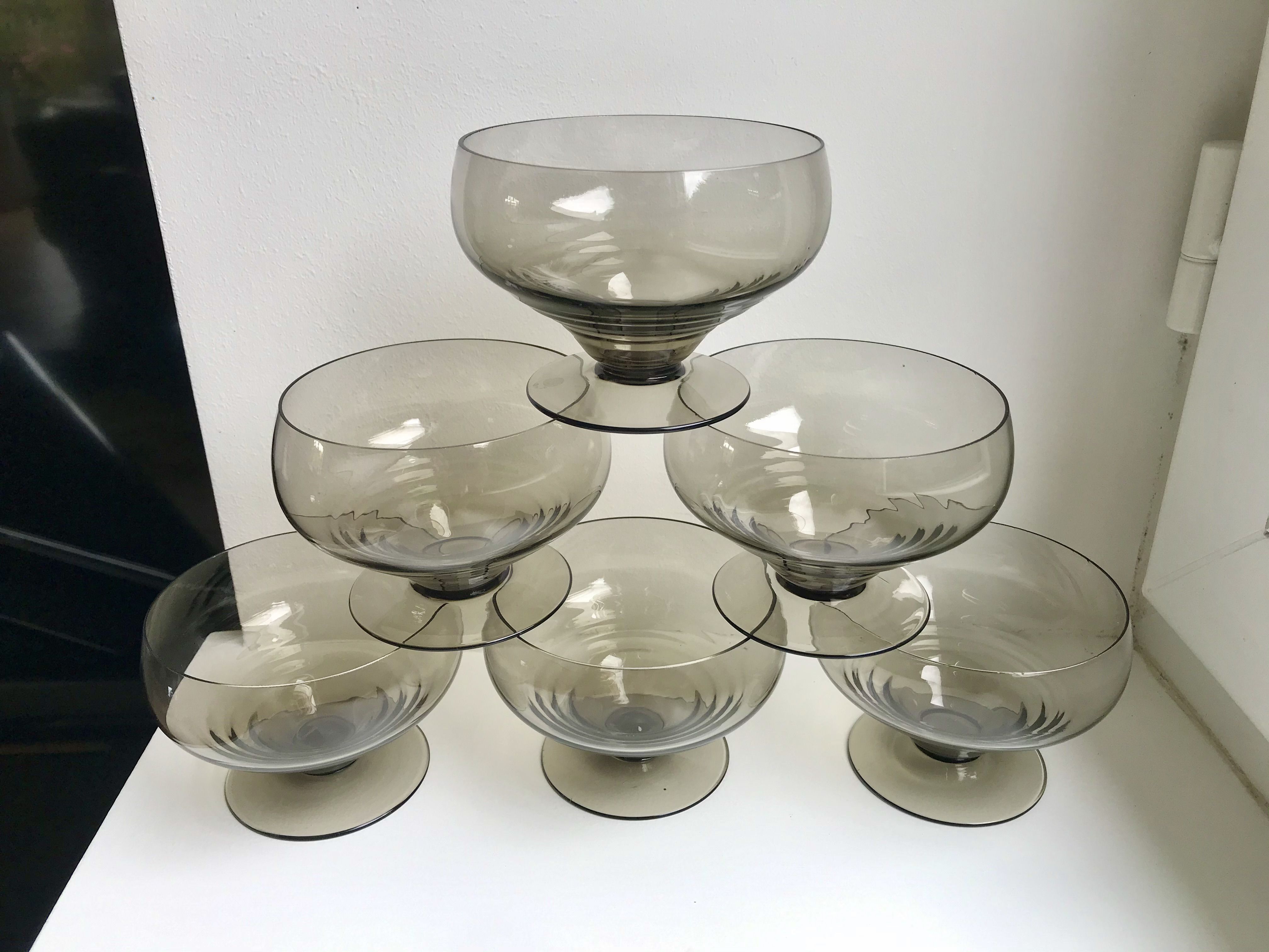 Set of 6 art deco design champagne glasses in smoked glass 30s-40s