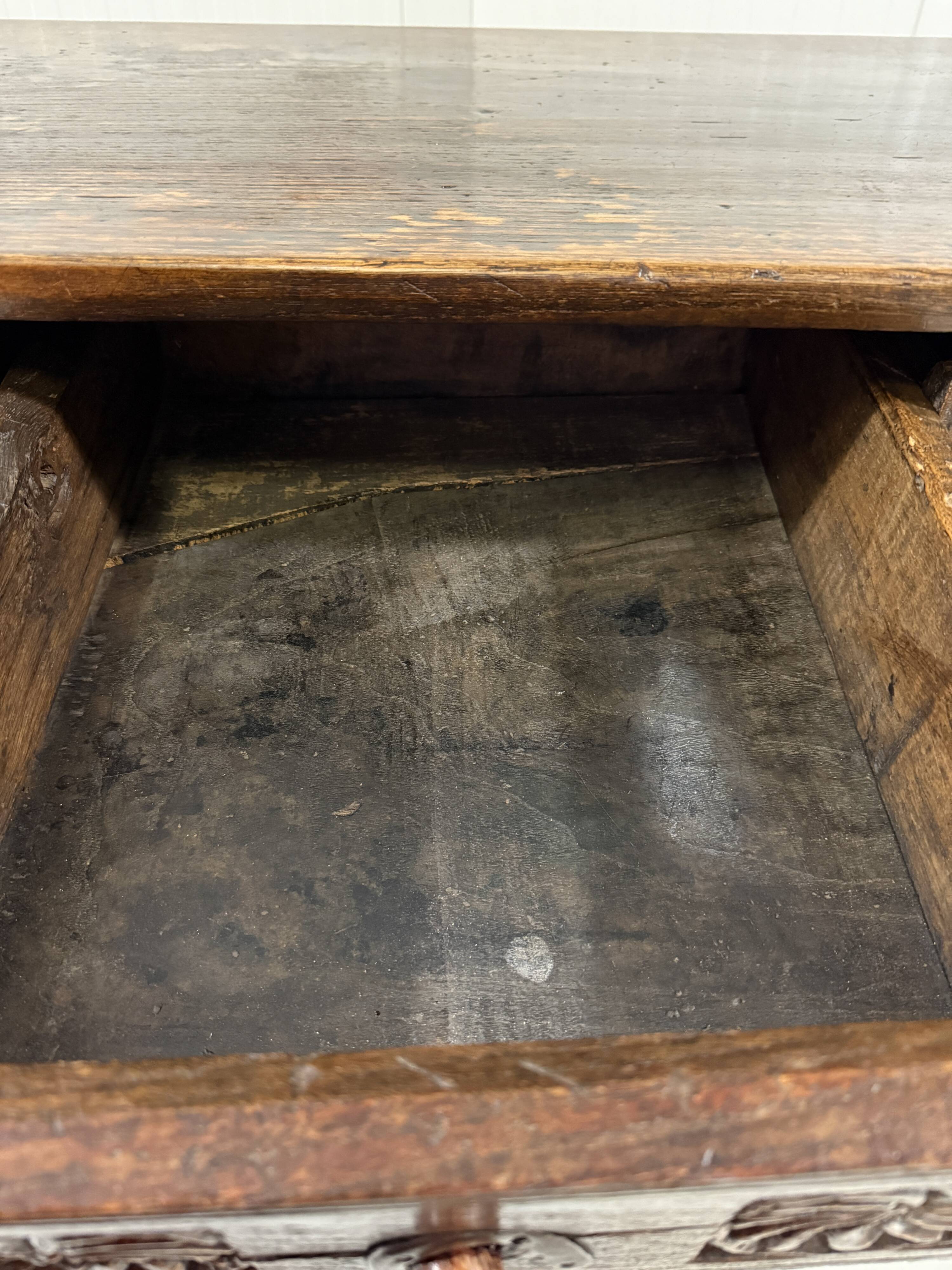 Table basse espagnole antique brutaliste