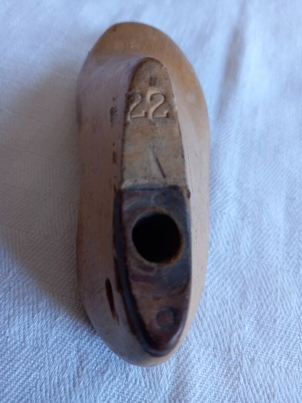 Pair of 2 children's shoe trees, handmade work, light wood, size 22