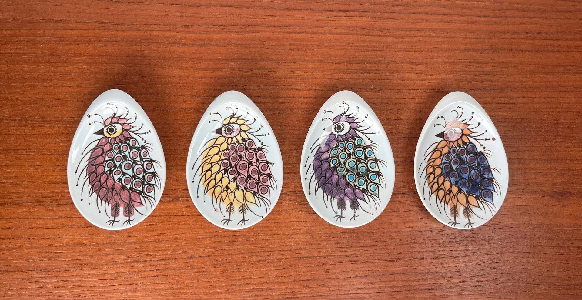 Small oyster or Danish sauce plates from the mid-century by Beth Breyen for Royal Copenhagen, set of 4.