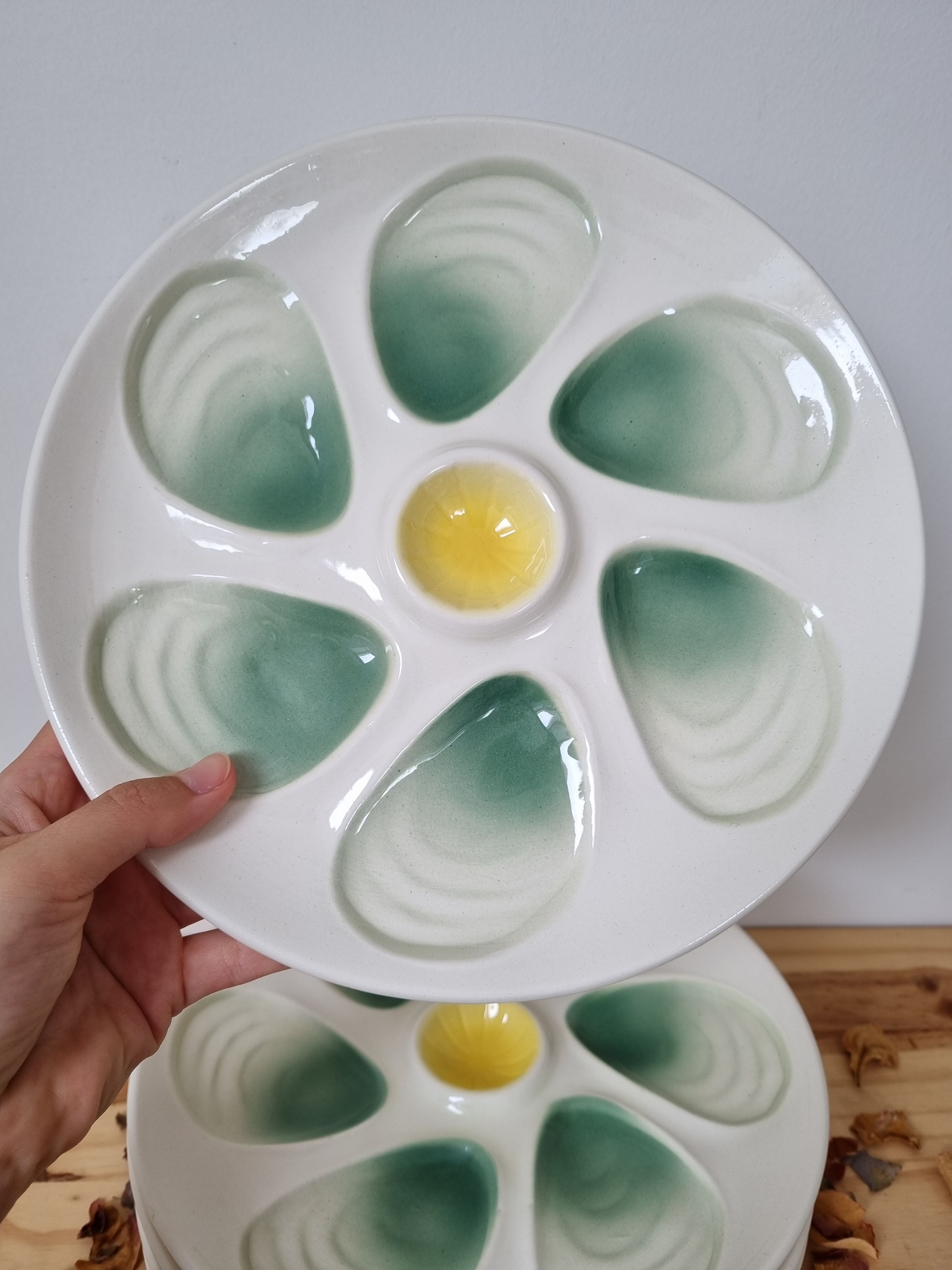 Six vintage Salins oyster plates