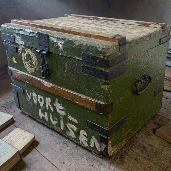 Coffre de voyage industriel vintage en bois vert