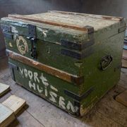 Coffre de voyage industriel vintage en bois vert