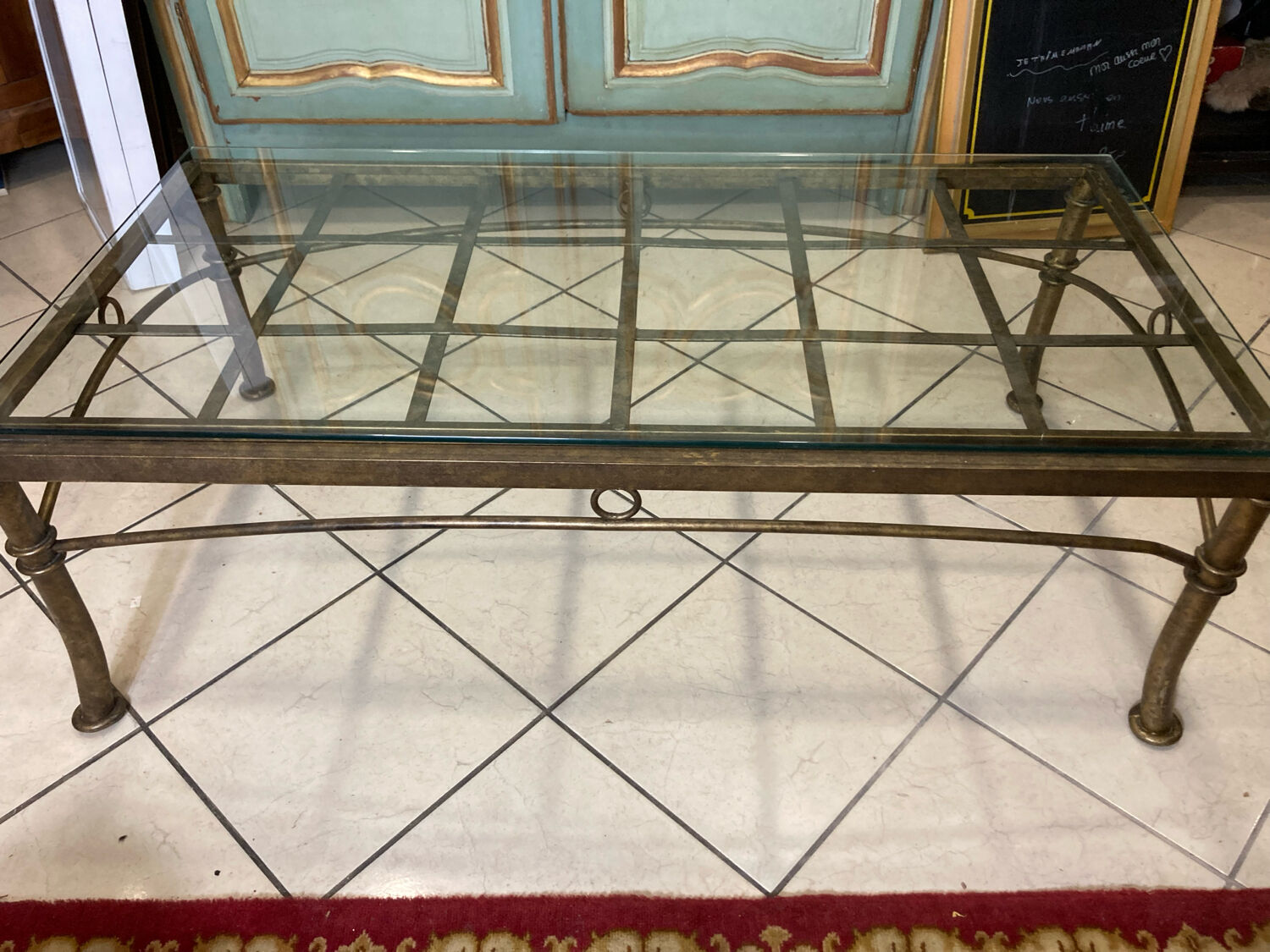 Table basse en fer et plateau en verre