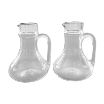 Paire de pichets en verre
