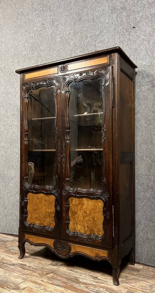 Louis XV style Bressane bookcase in walnut and burl circa 1900-1940