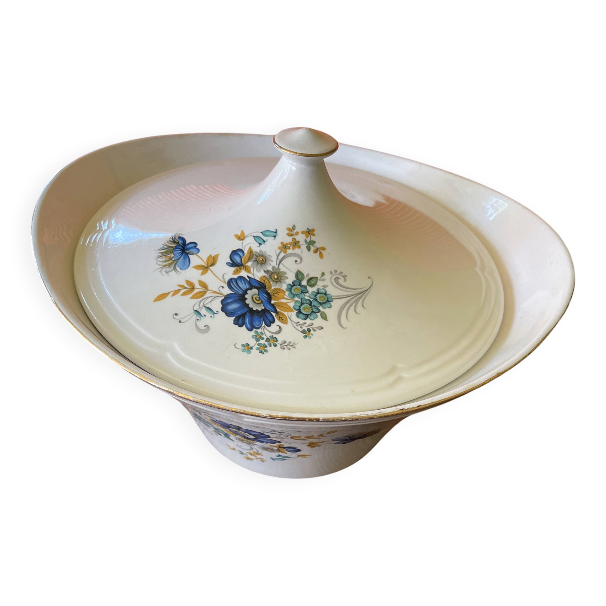 Soup tureen manufactured by Moulins des Loups.