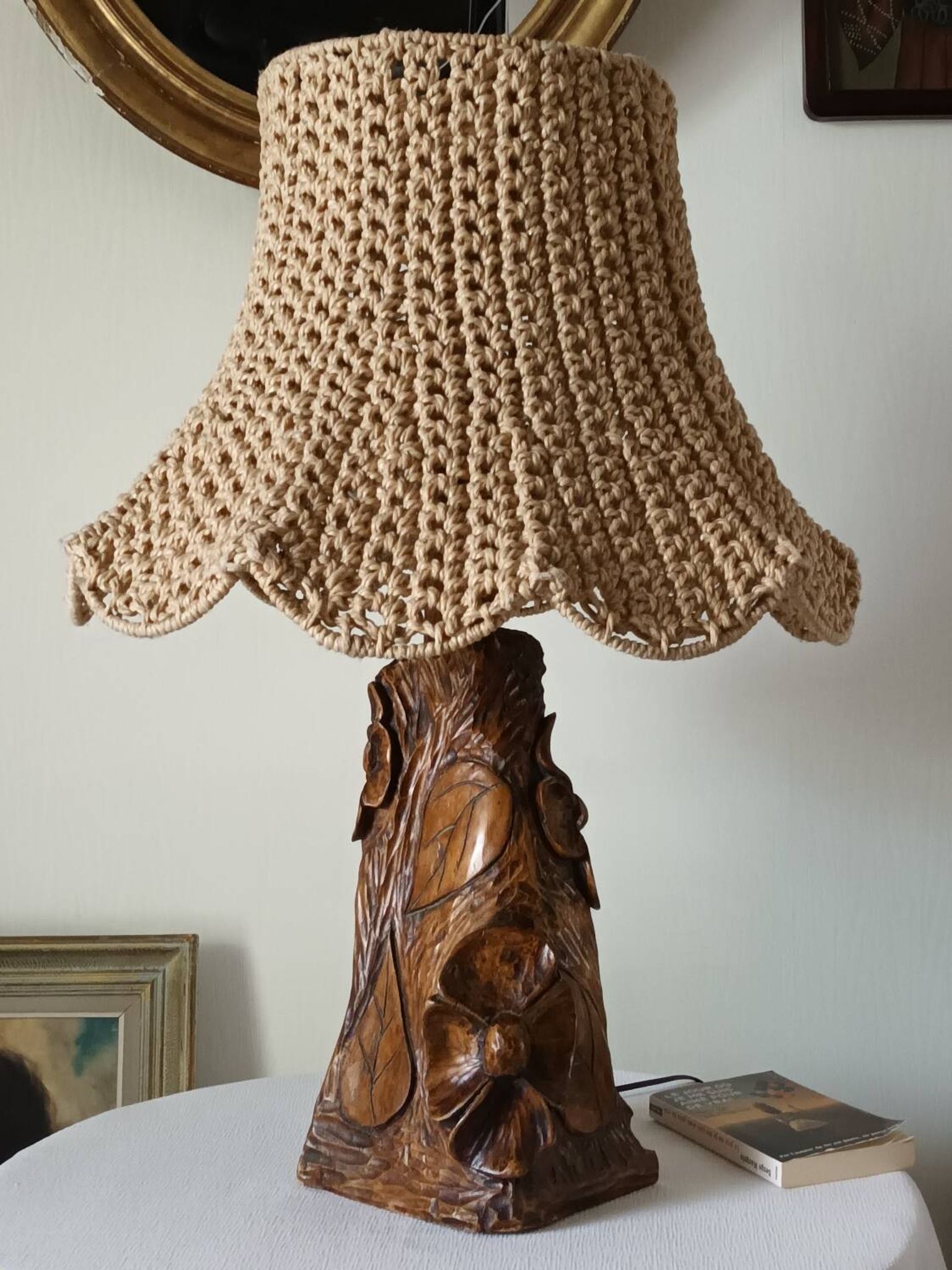 Lampe de table en bois sculpté et corde vintage