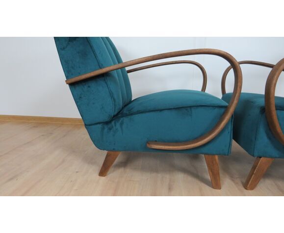 Paire de fauteuils by Jindrich Halabala