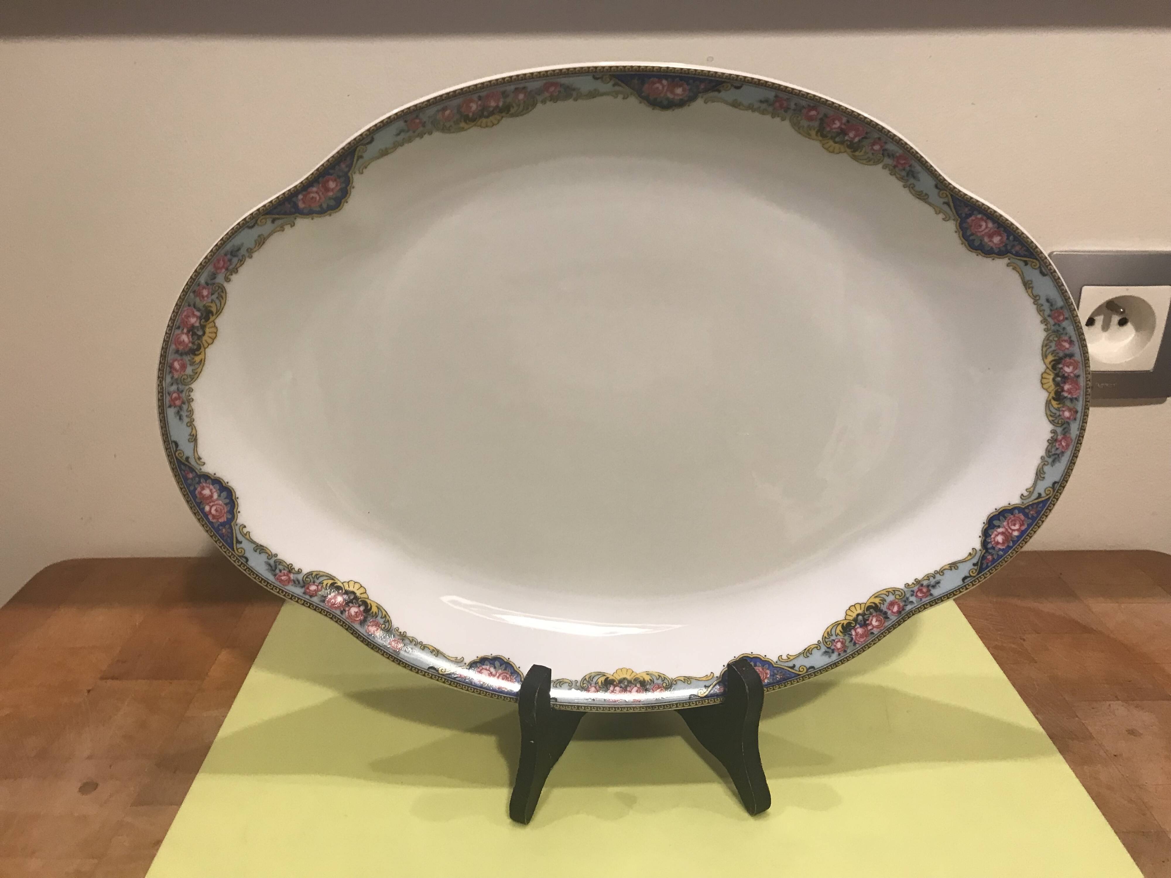 Oval presentation dish