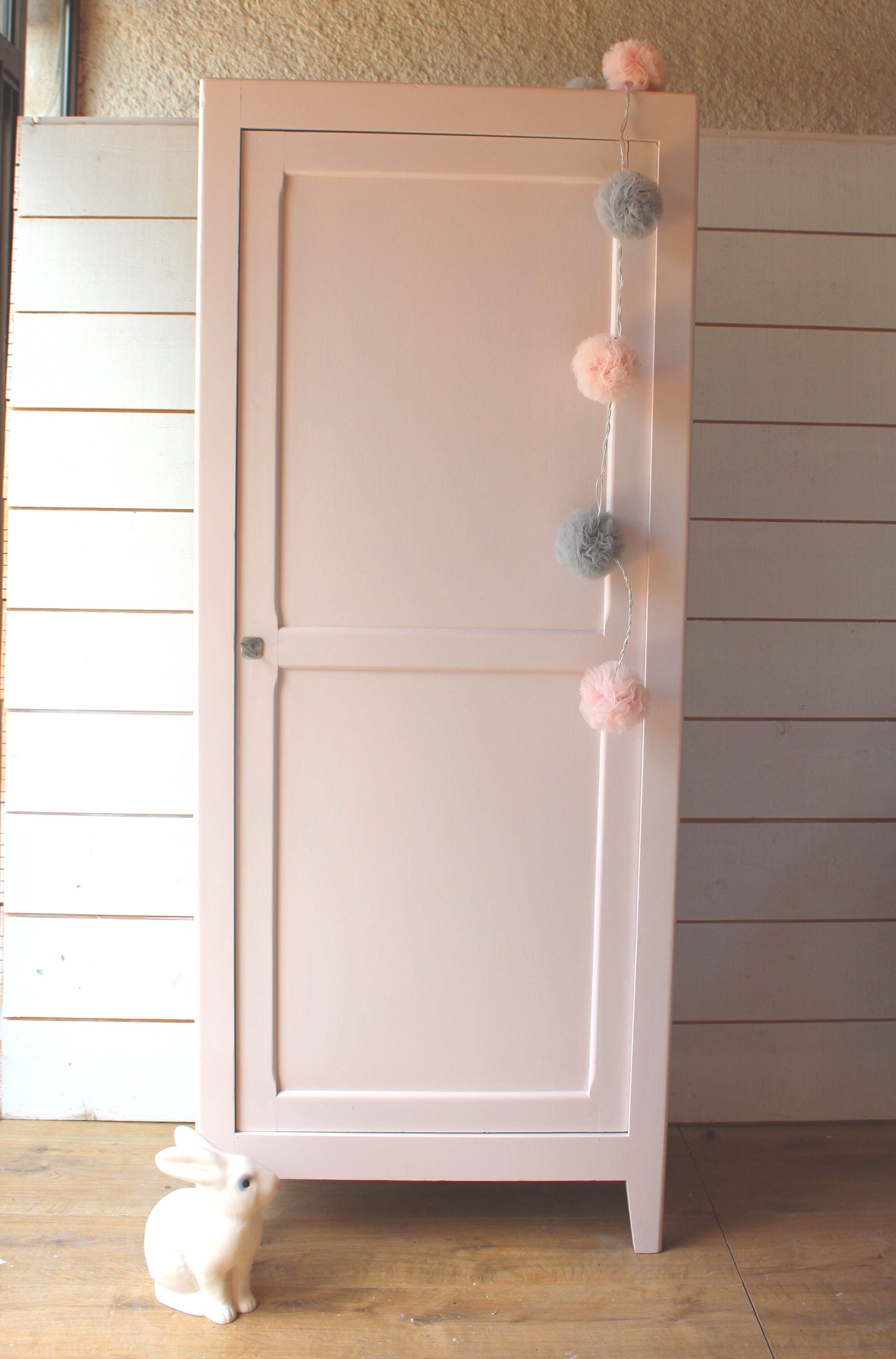 Armoire années 50 rose poudré