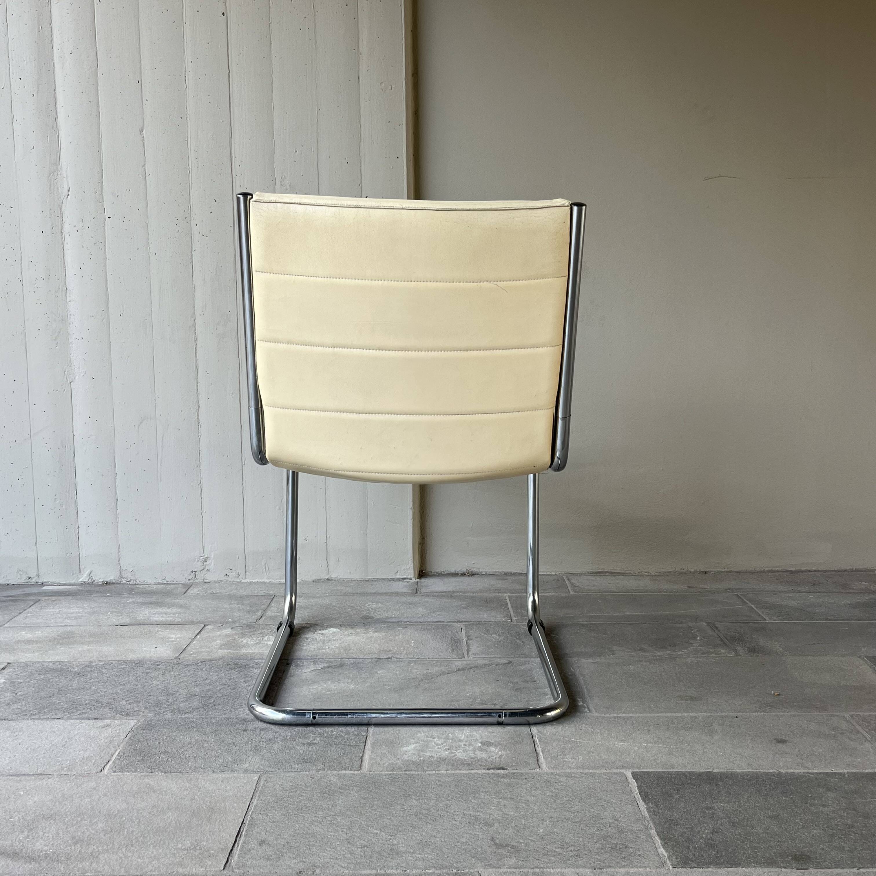 Fauteuil cantilever simili cuir crème vintage 80’s