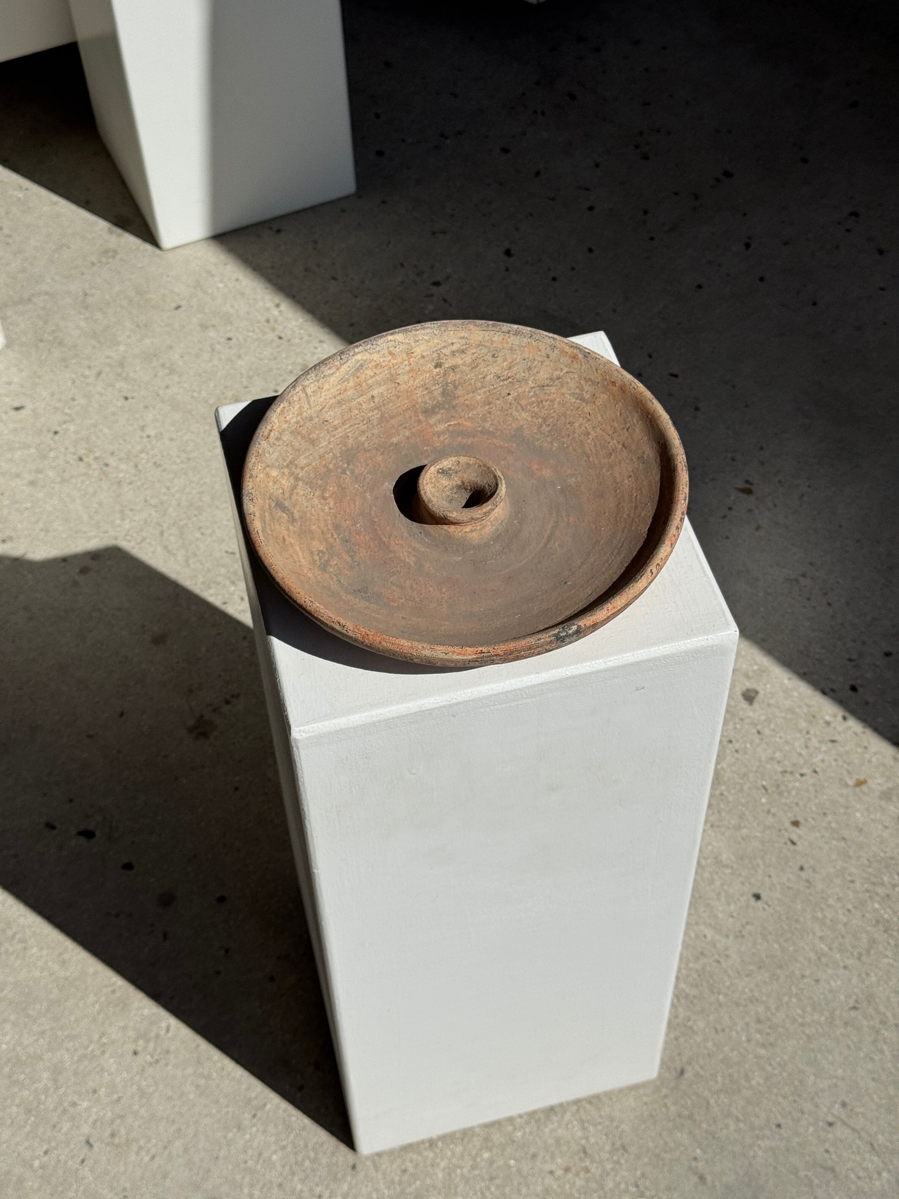 Artisanal dish in ancient Indonesian terracotta D24 H5