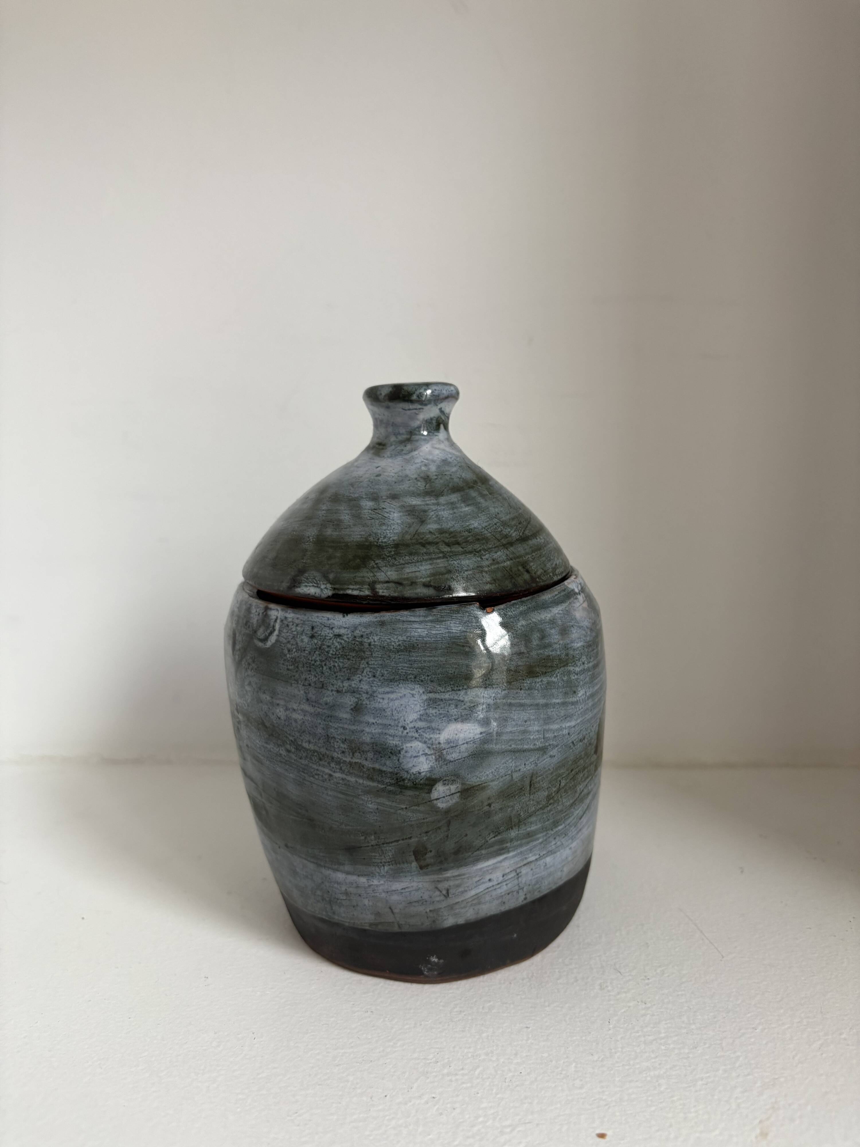 Set of 11 decorative items