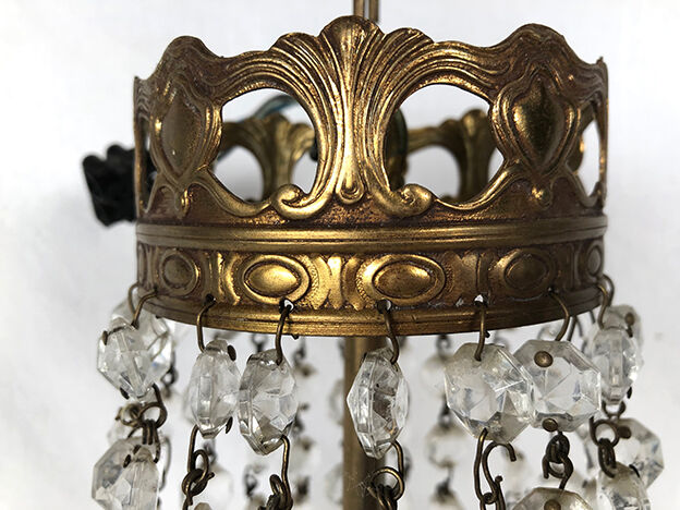 Small hot air balloon chandelier with grapevines