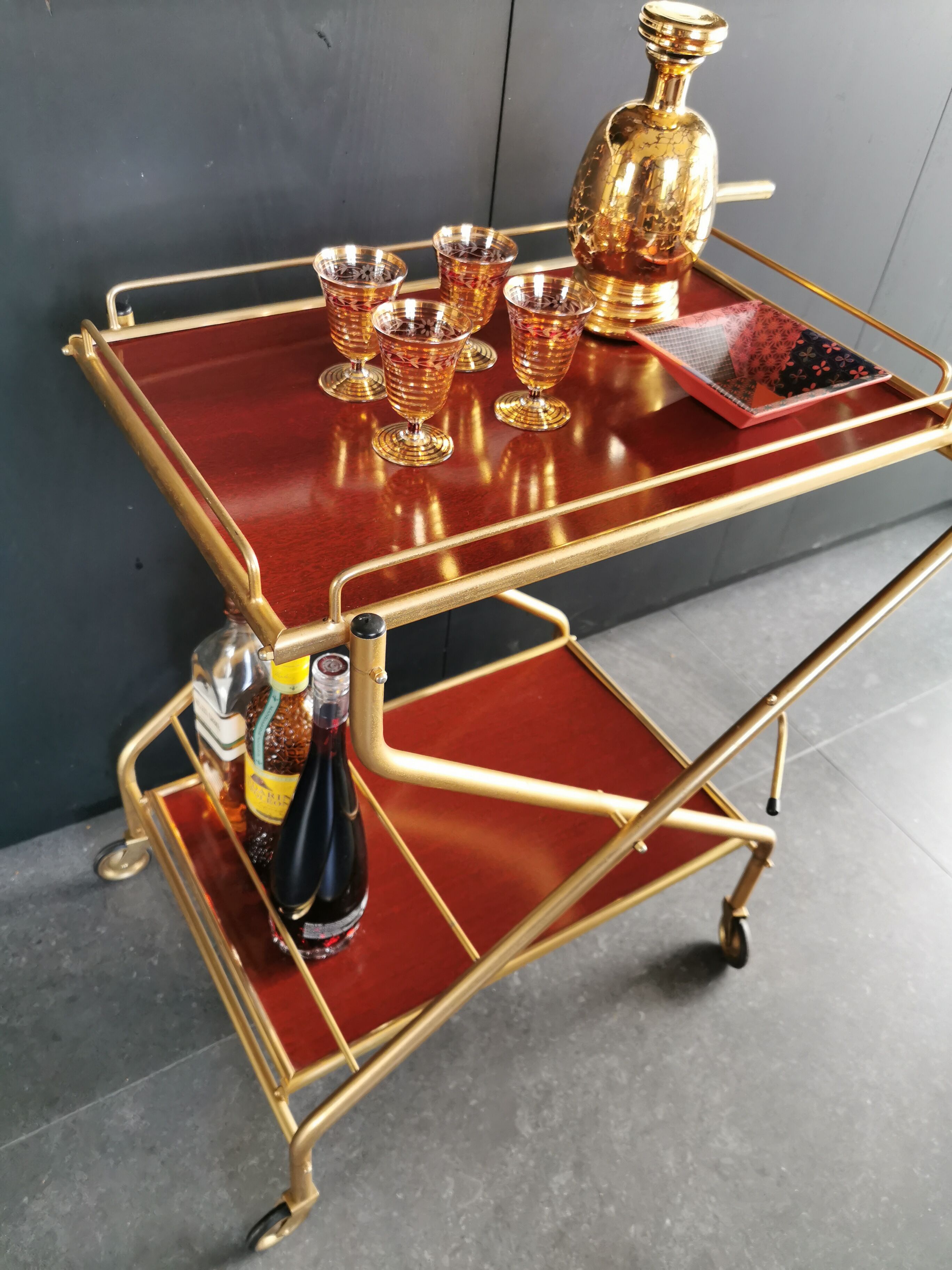 Vintage rolling dessert in gold metal (bar on wheels)