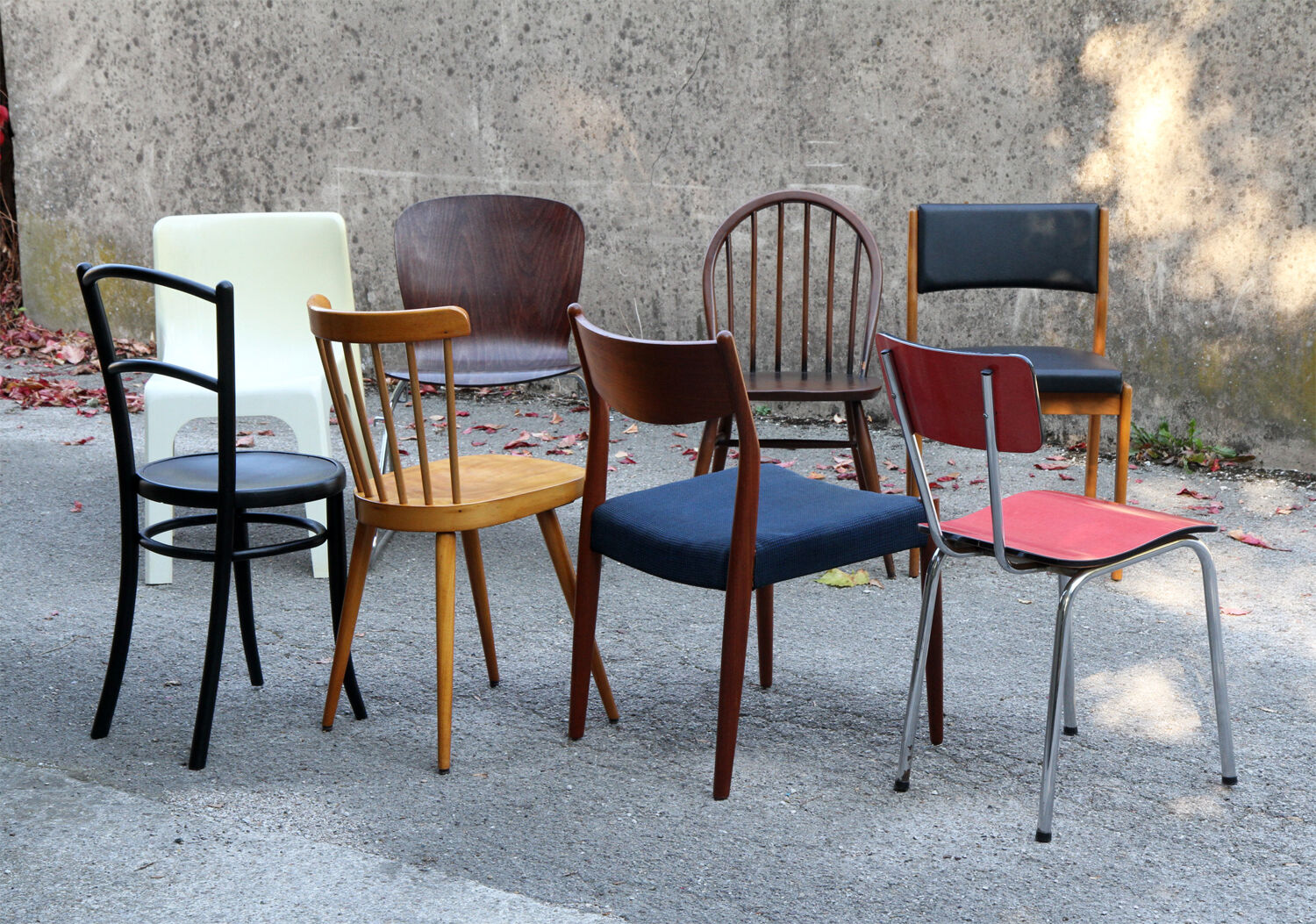 Series of 8 mismatched chairs
