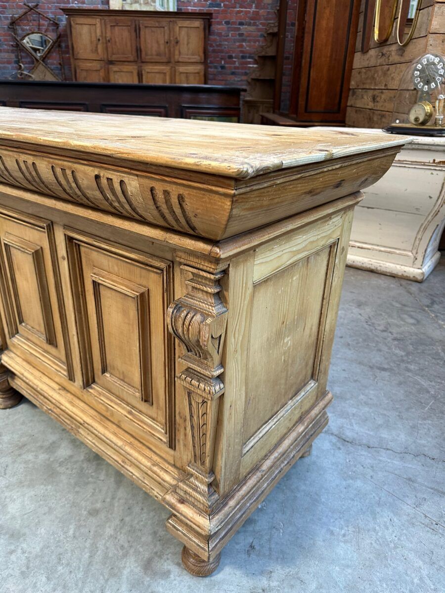 Old fir counter