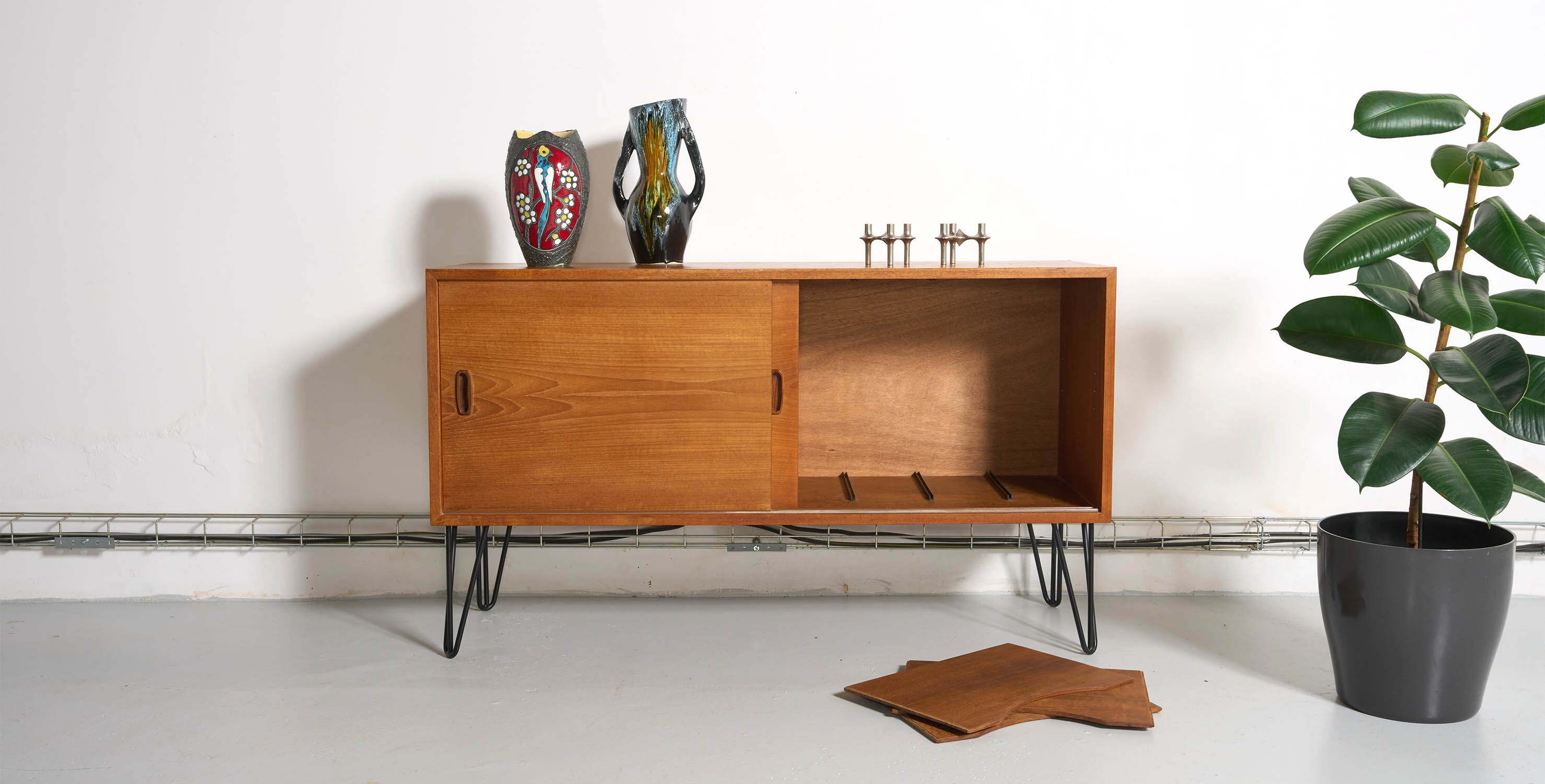Vintage sideboard, metal feet, 121cm