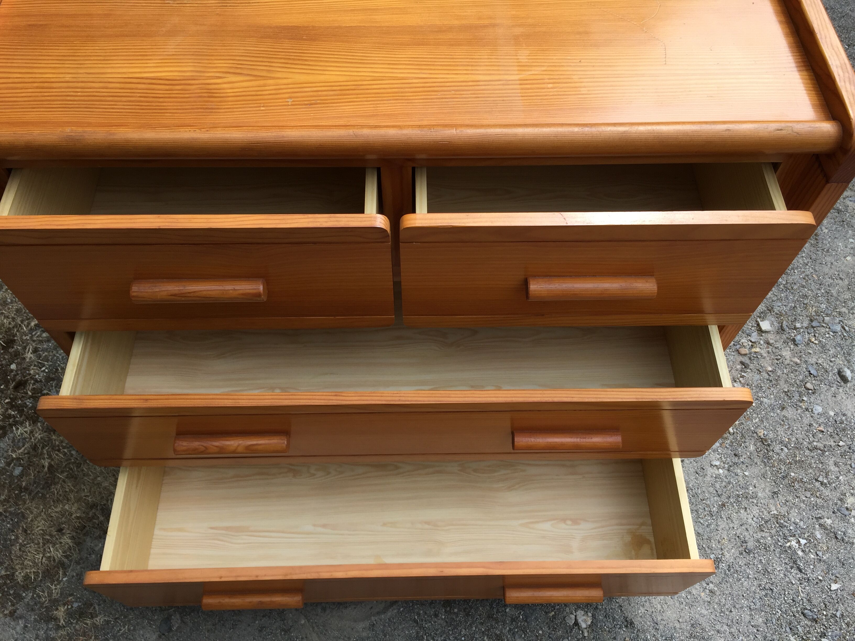 Vintage Scandinavian chest of drawers with 4 drawers in solid pine