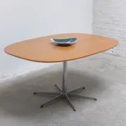 'Superellipse' pedestal table in oak by Arne Jacobsen for Fritz Hansen, 1981