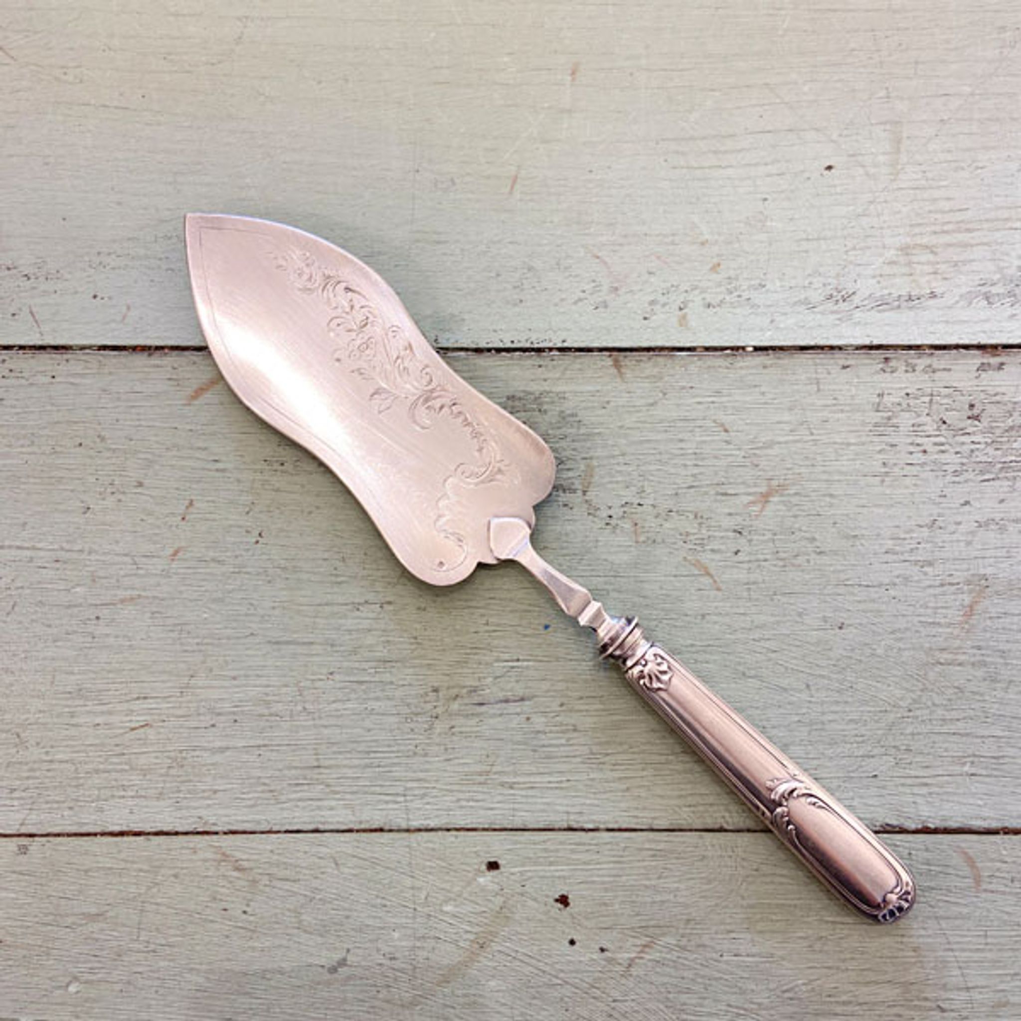 Cake shovel, pie, silver metal fish