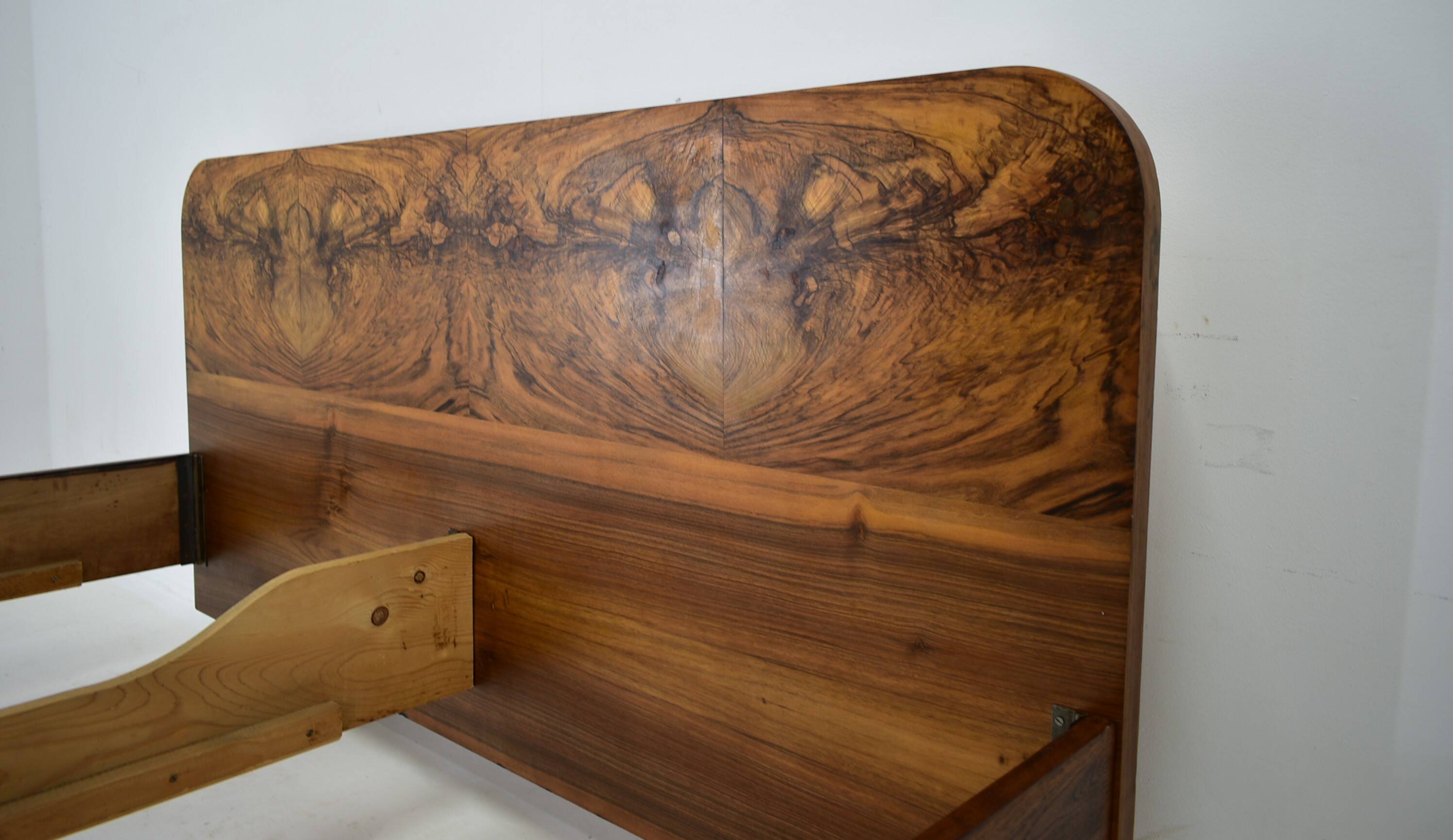 Art Deco double bed by Jindřich Halabala for Up Závody, 1945s