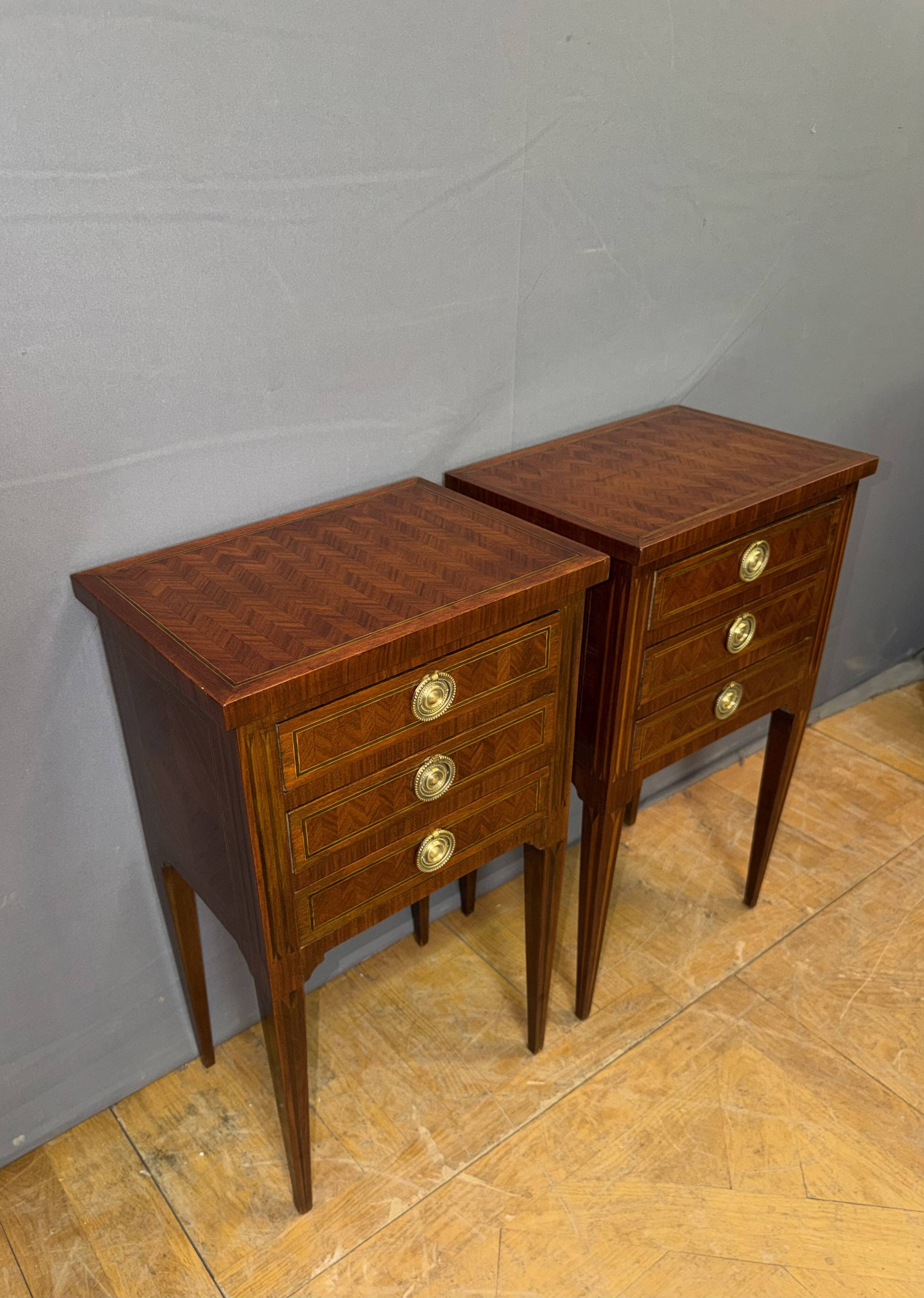 Paire de chevets de style Louis XVI