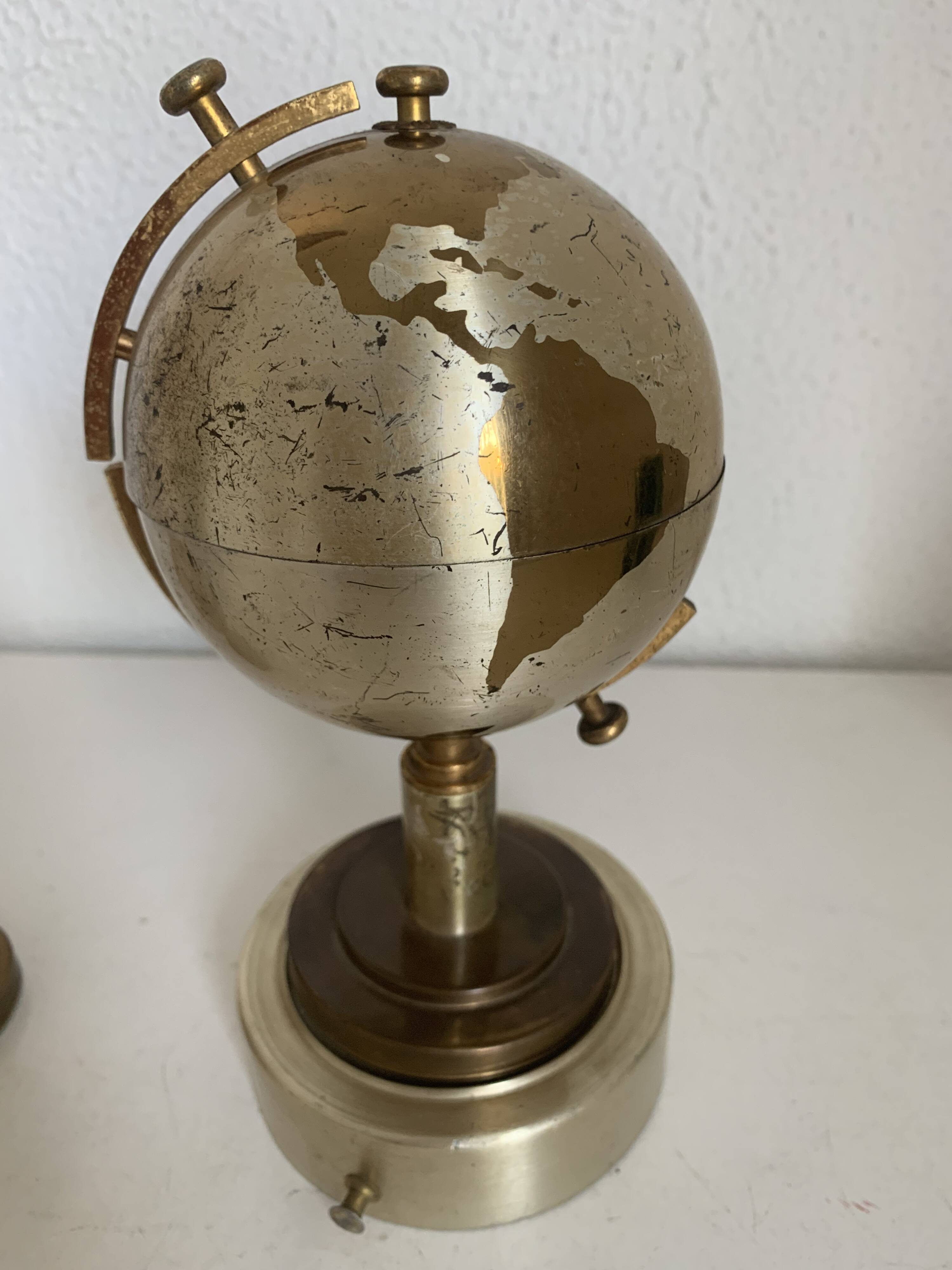 Vintage 1960s world map cigarette holder lighter dispenser - 21 x 11 cm