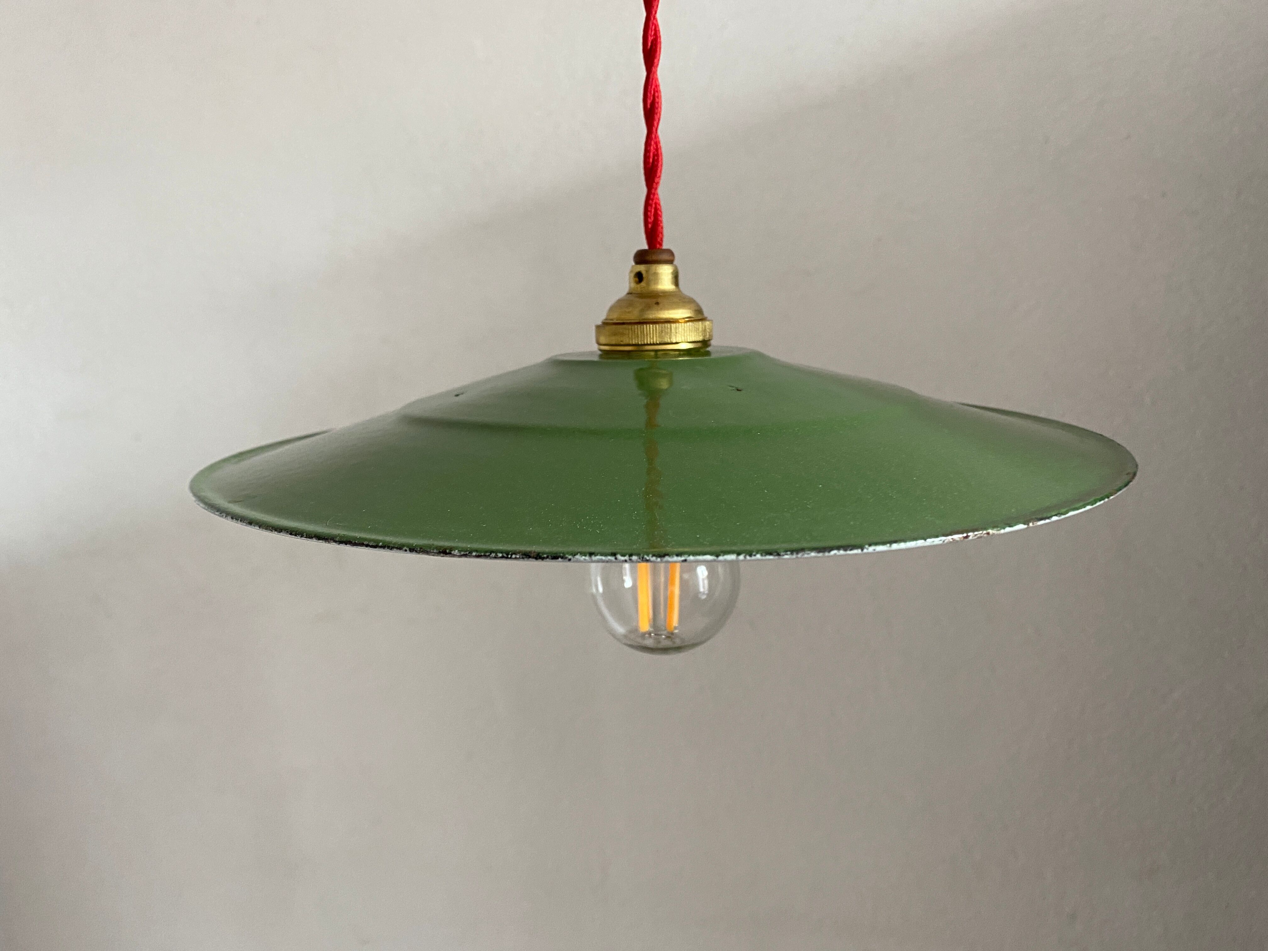 Enamelled sheet metal suspension