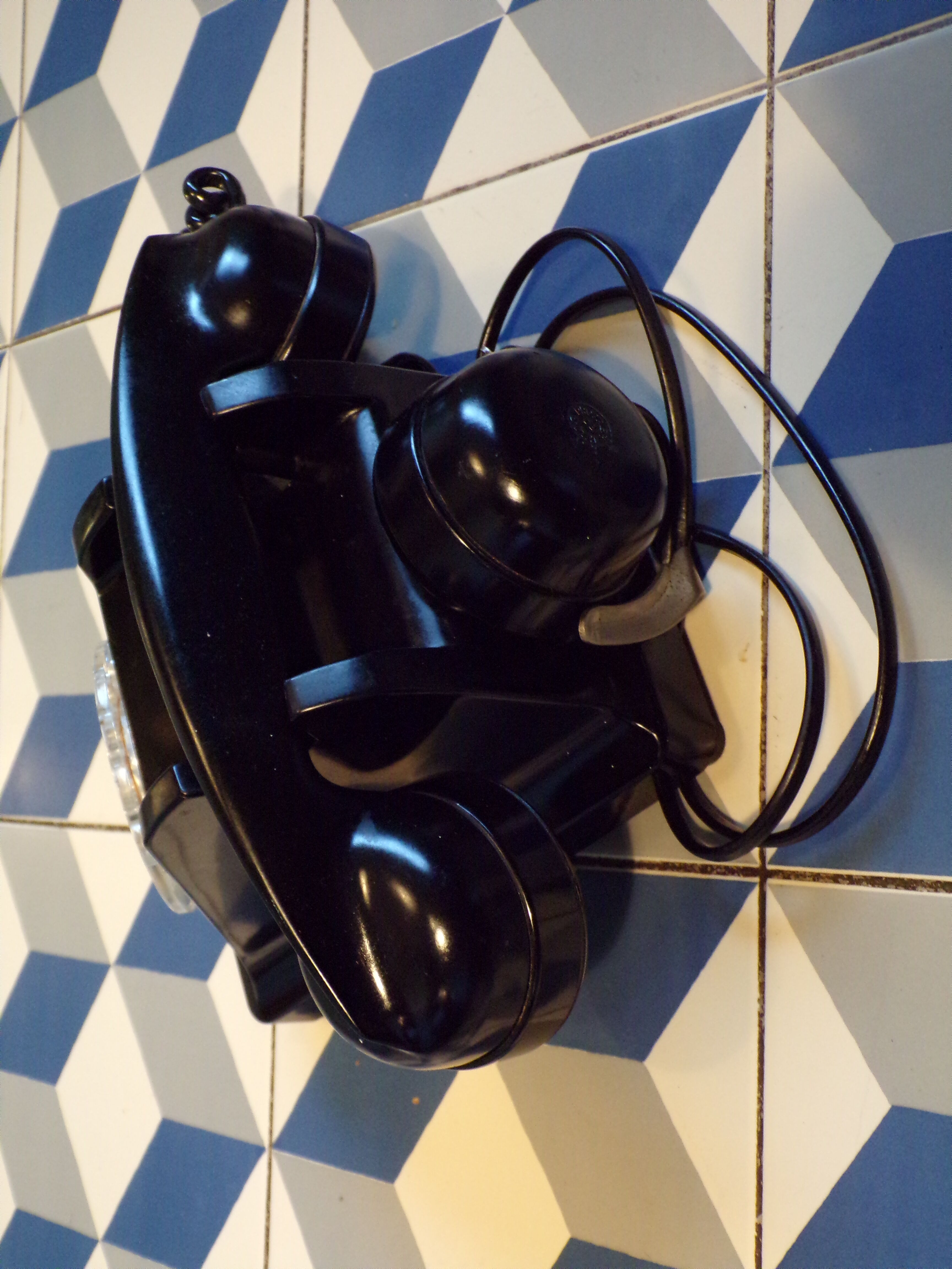 Vintage phone in Bakelite dial