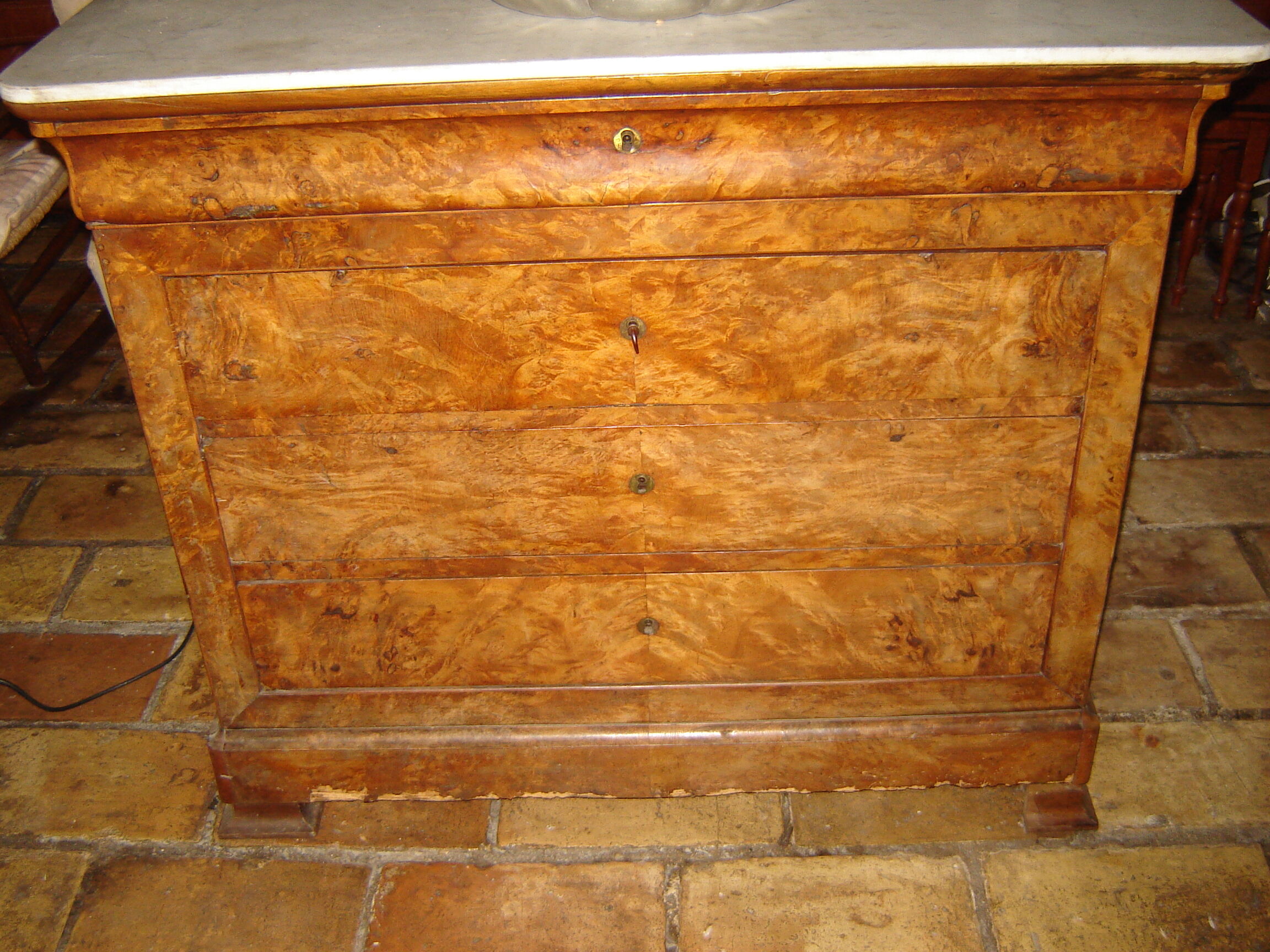 Louis Philippe period chest of drawers in walnut bramble on oak frame
