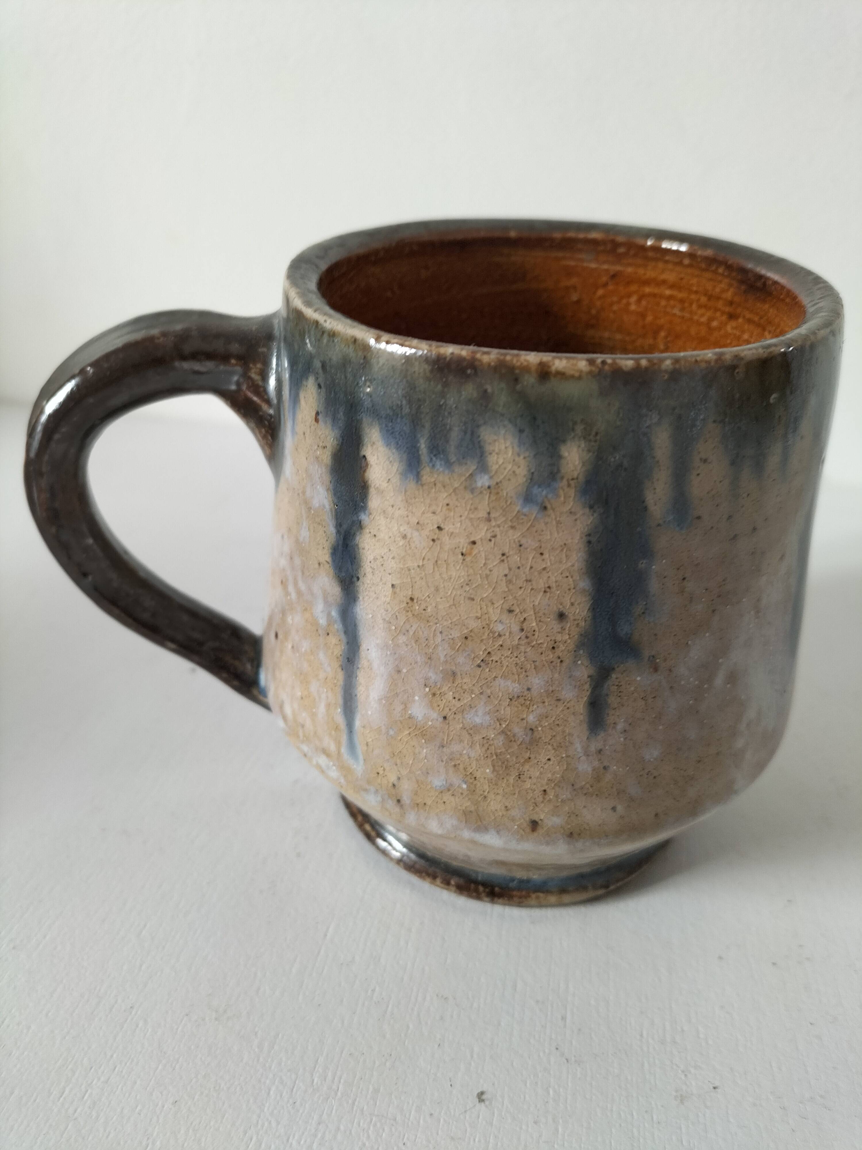 Fleur-de-lis glazed earthenware mug