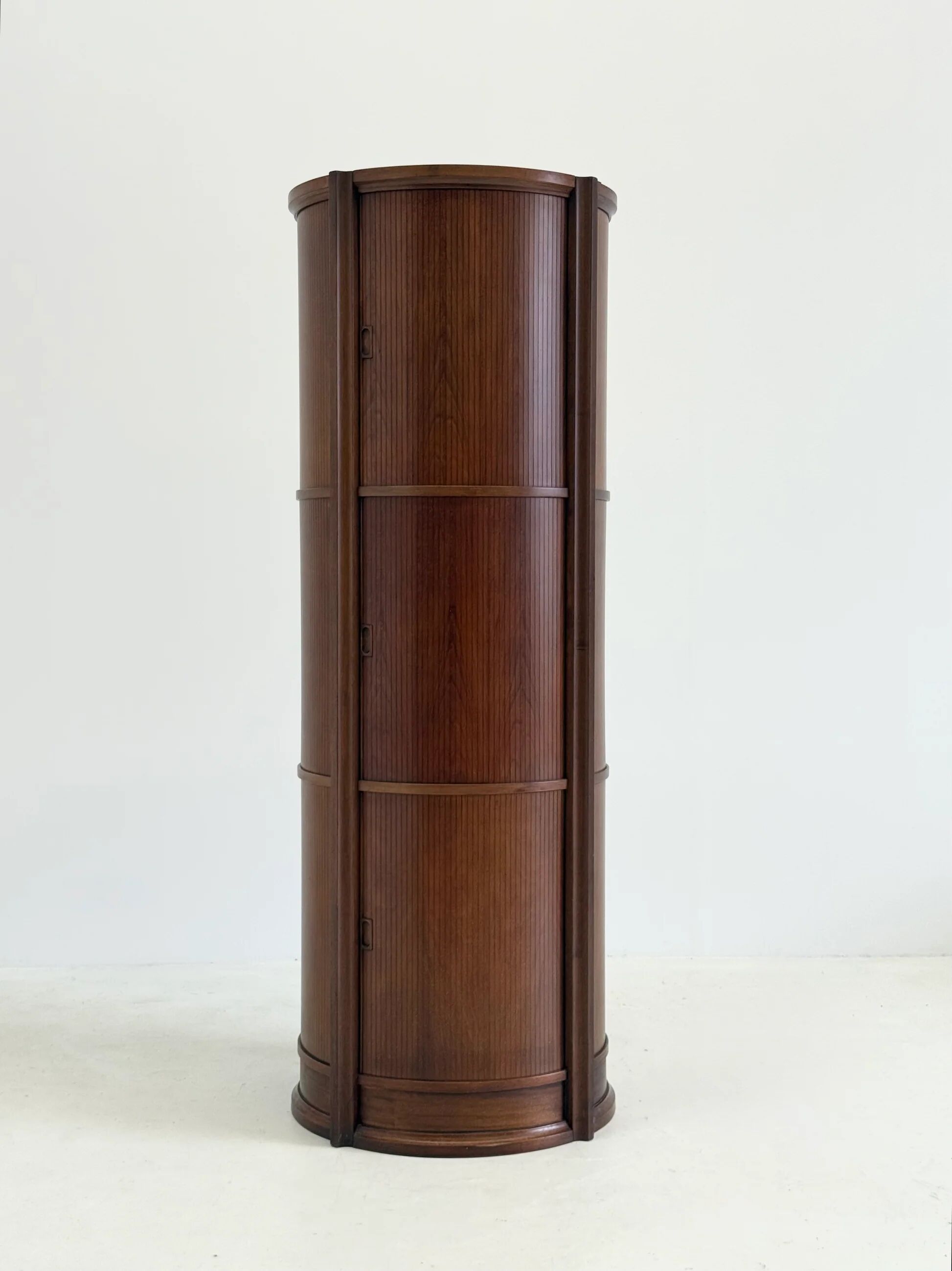 Sculptural Italian bar and storage cabinet by Gianfranco Frattini