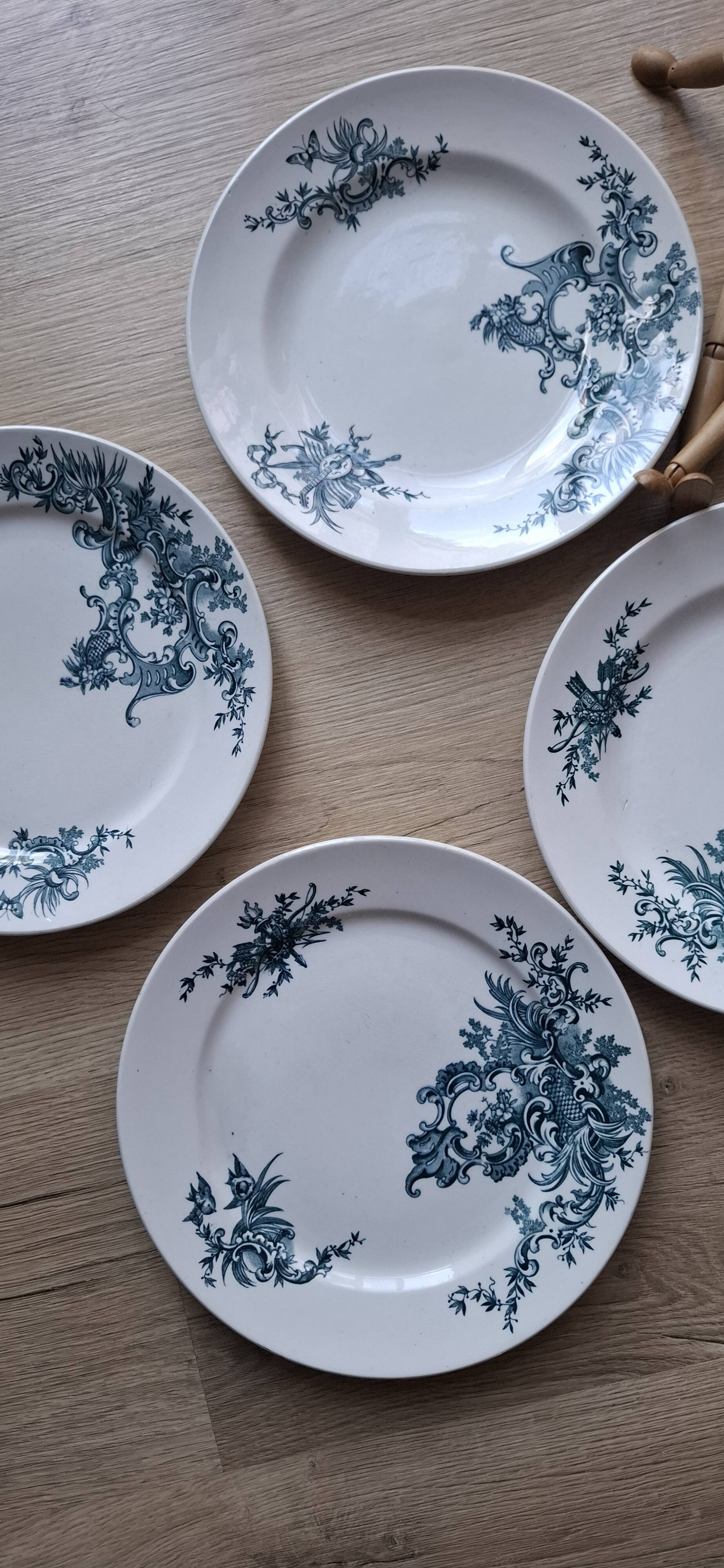 Set of 4 Regent BFK 1920 dinner plates