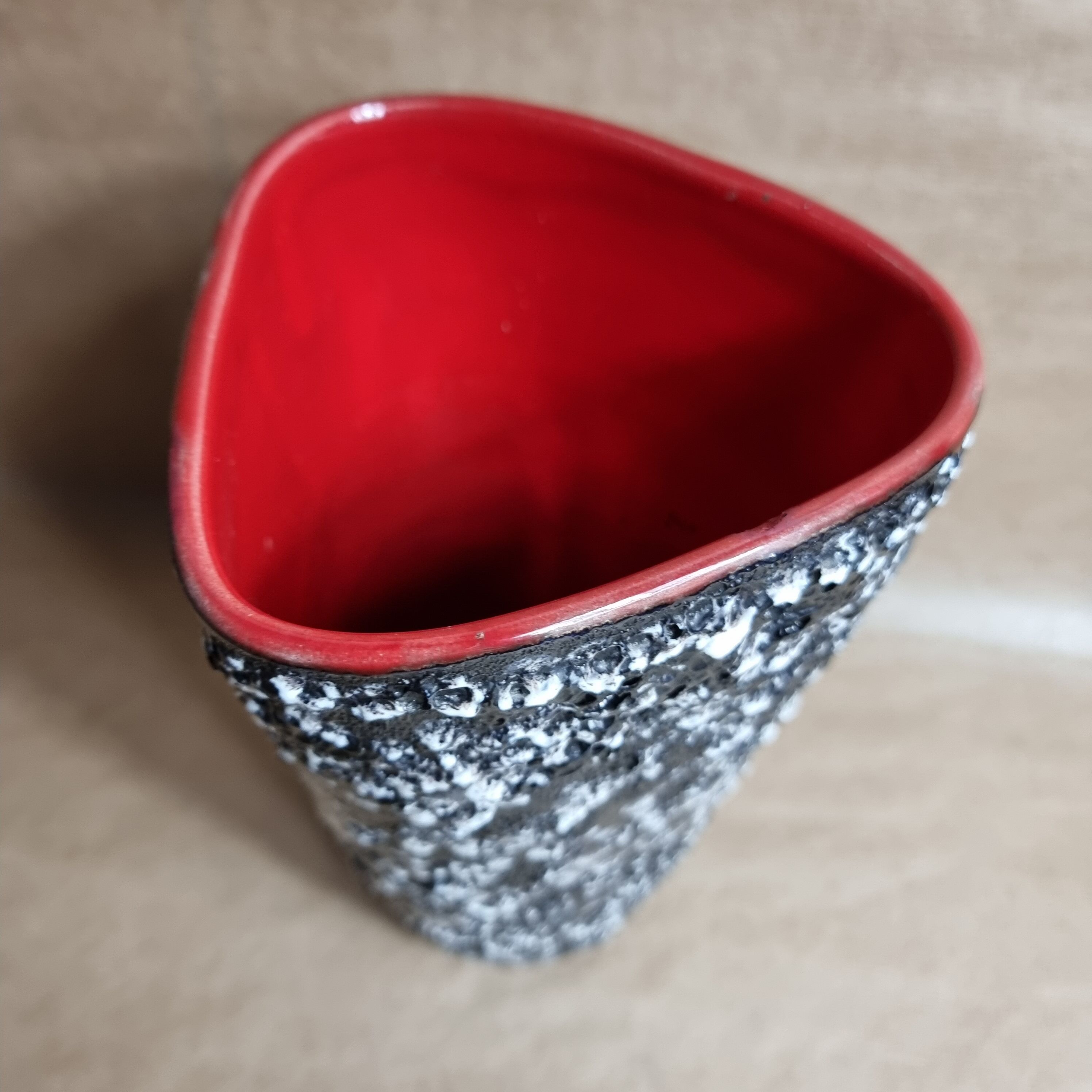 Vase fat lava of vallauris red and black