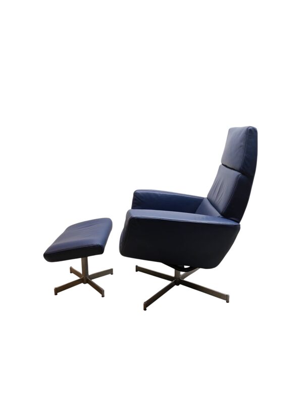 Fauteuil en cuir avec repose-pieds