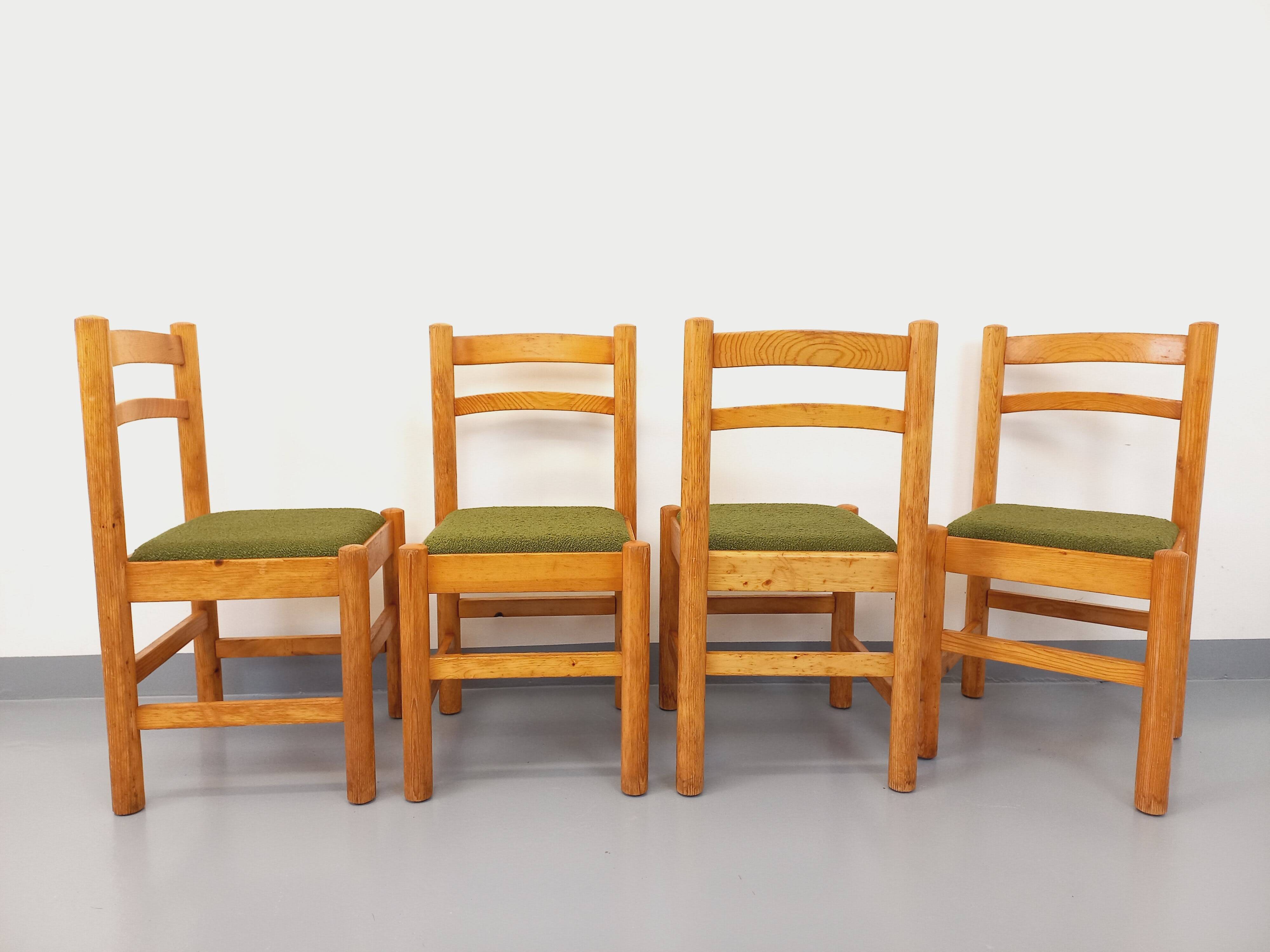 Set of 4 vintage chairs in pine and khaki green bouclette fabric from the 70s