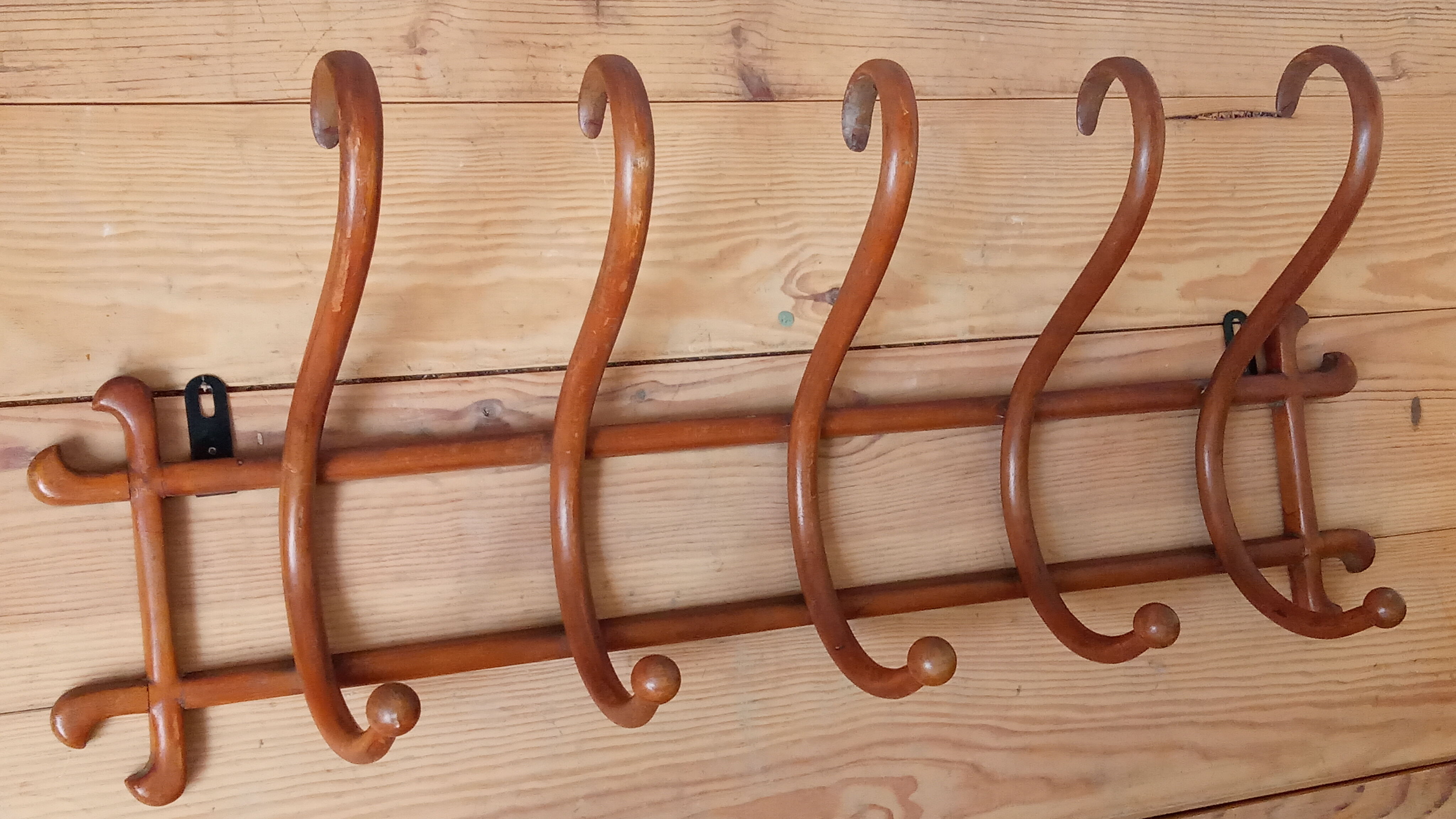 Five-padth coat holder