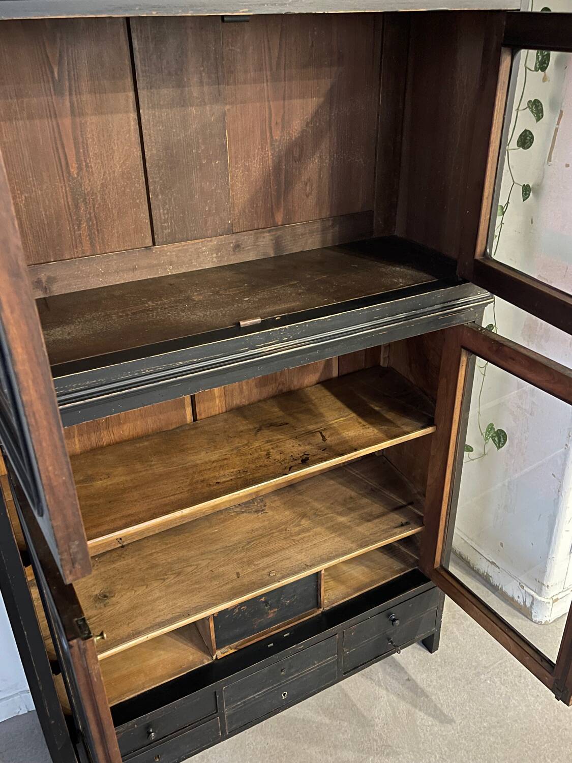 Glass display cabinet