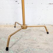 Guéridon tripode en laiton et formica, années 1960