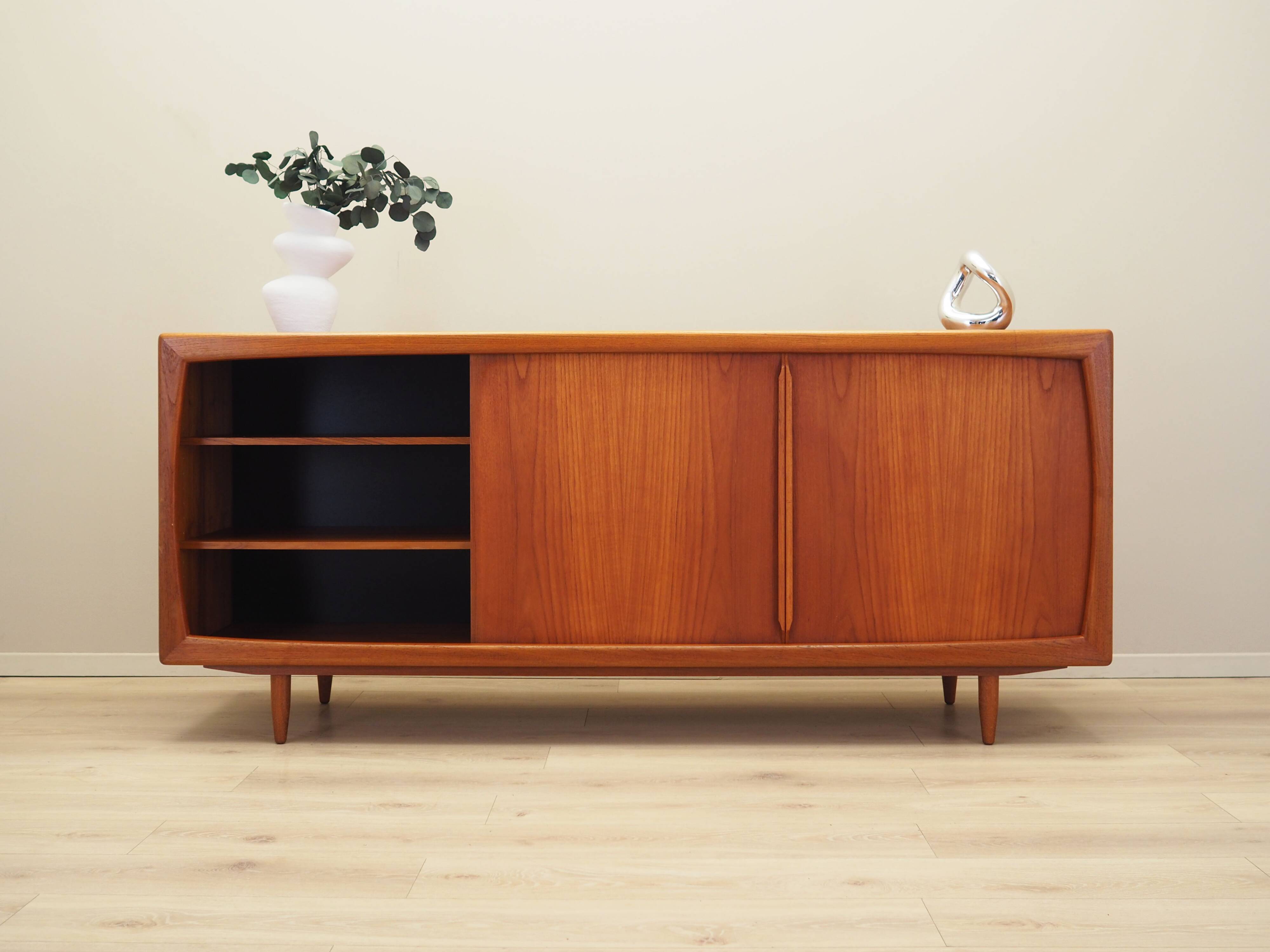 Buffet en teck, design danois, années 1970, fabricant : Dyrlund